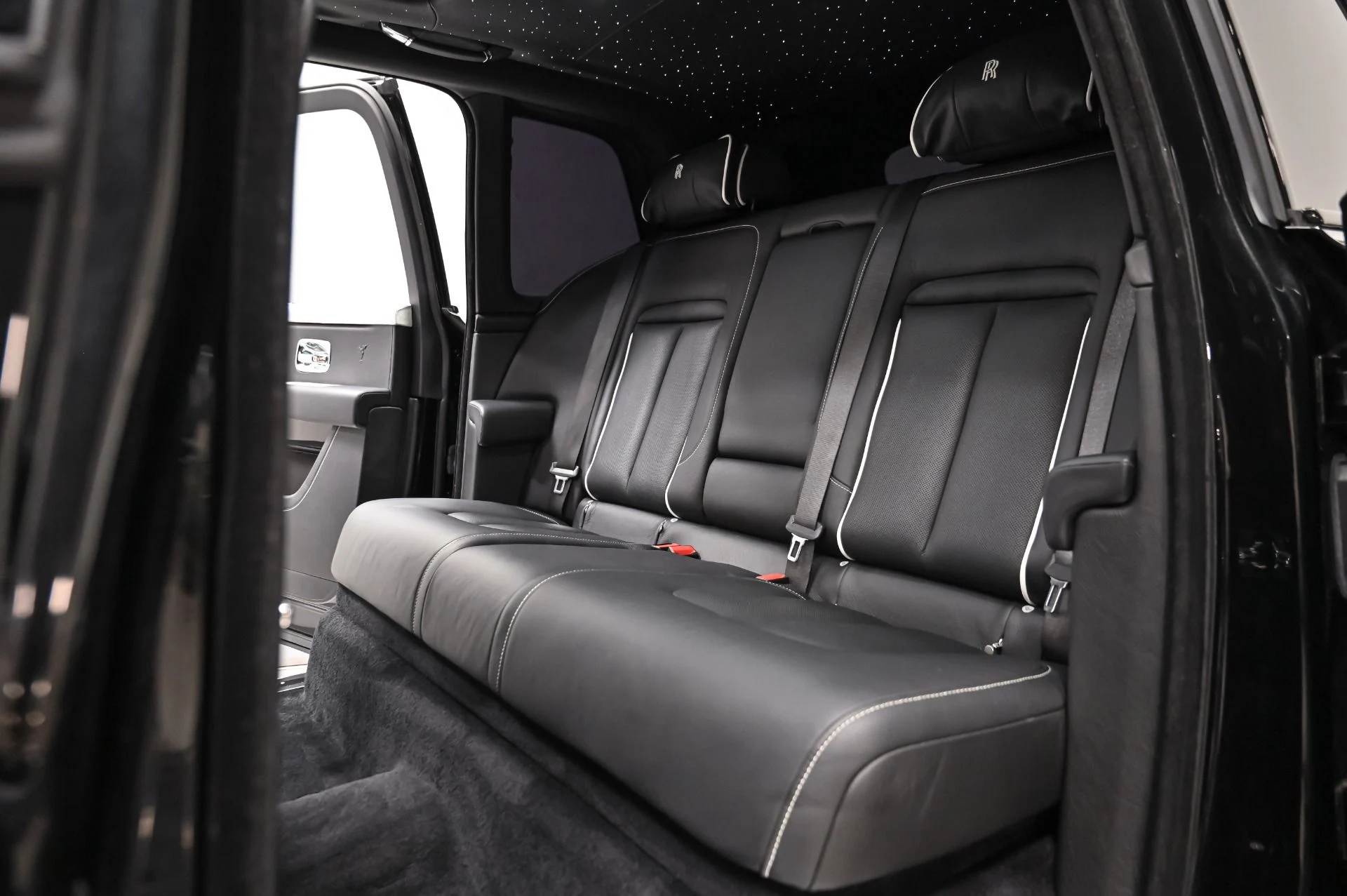 mph035_557572865_Used_2019_Rolls_Royce_Cullinan_1761408905_06dd26aa12