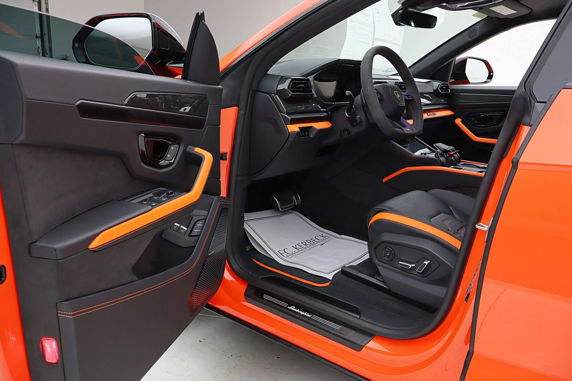 mph035_564254116_Used_2025_Lamborghini_Urus_SELEASE_OPTIONS_AVAILABLE_6ff6a9e292