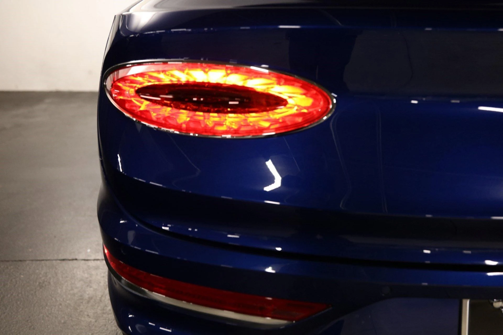 mph035_570477321_Used_2022_Bentley_Bentayga_V8_1678278187_f1c4c94698