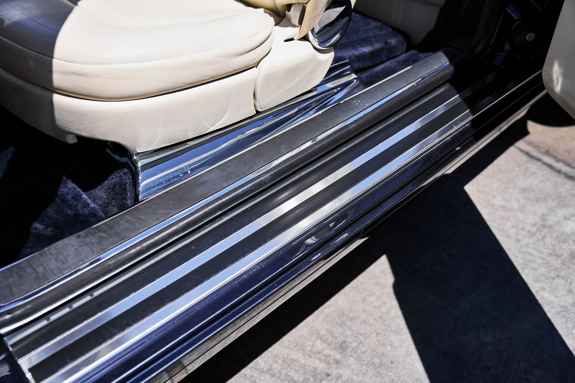mph035_57263618_Used_2009_Rolls_Royce_Phantom_Drophead_Coupe_Base_1779209678_73ef0a48ae