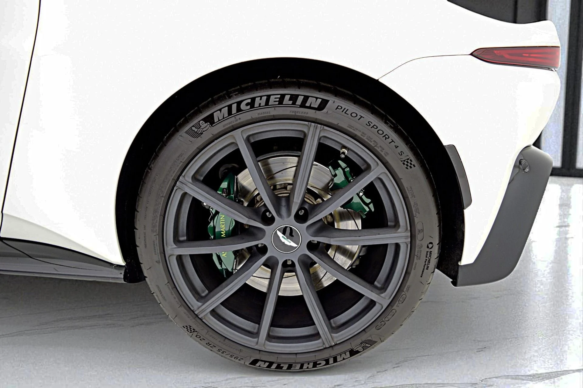 mph035_573630571_Used_2019_Aston_Martin_Vantage_ad5e3227fd