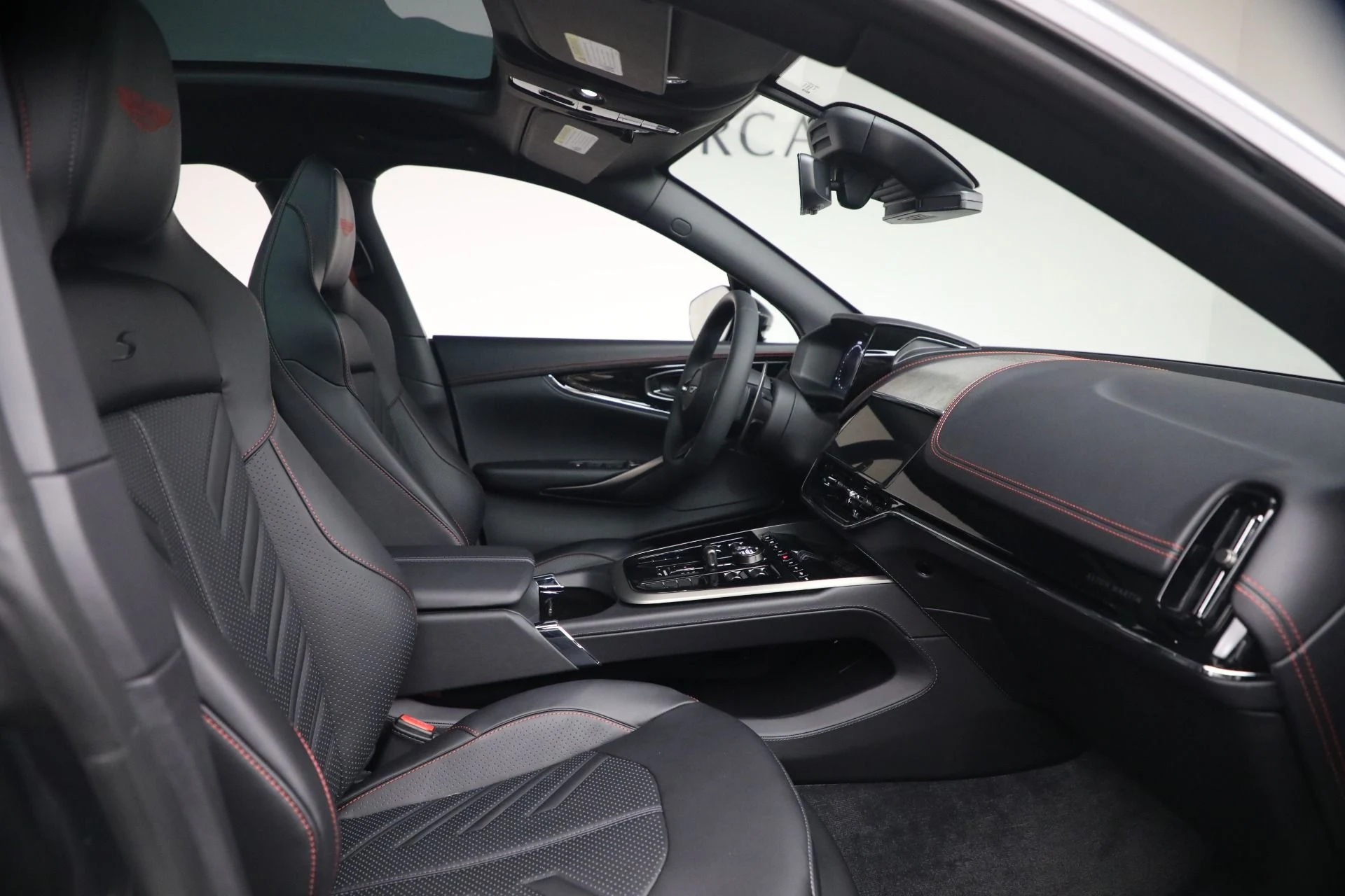 mph035_576662941_New_2026_Aston_Martin_DBX_S_1775590561_57247c0c4a