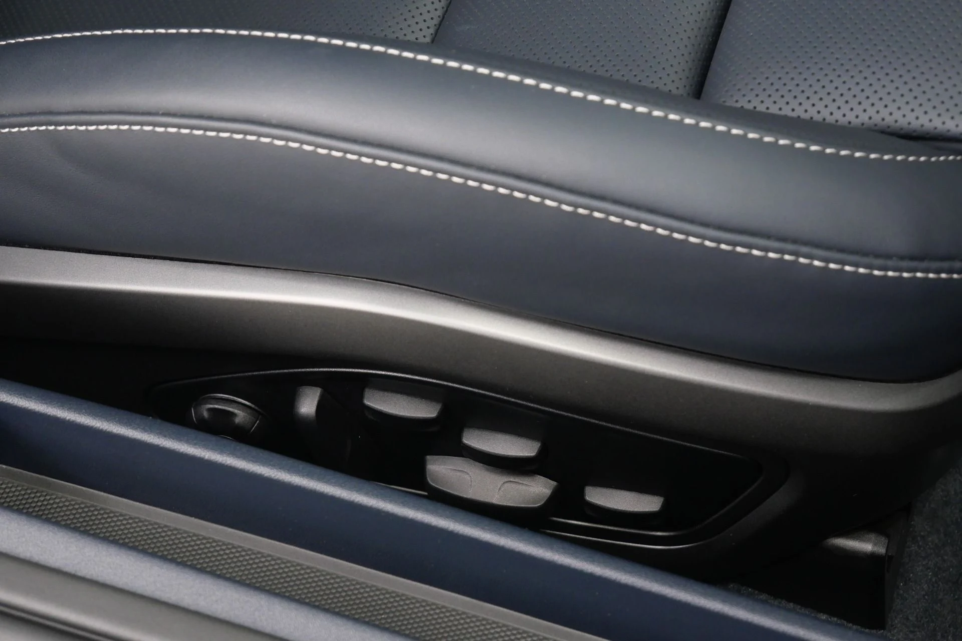 mph035_583252863_Used_2025_Porsche_911_Carrera_S_Sport_Design_Package_18_Way_Seats_Carrera_Classic_Wheels_1775922258_bfbe7c376e