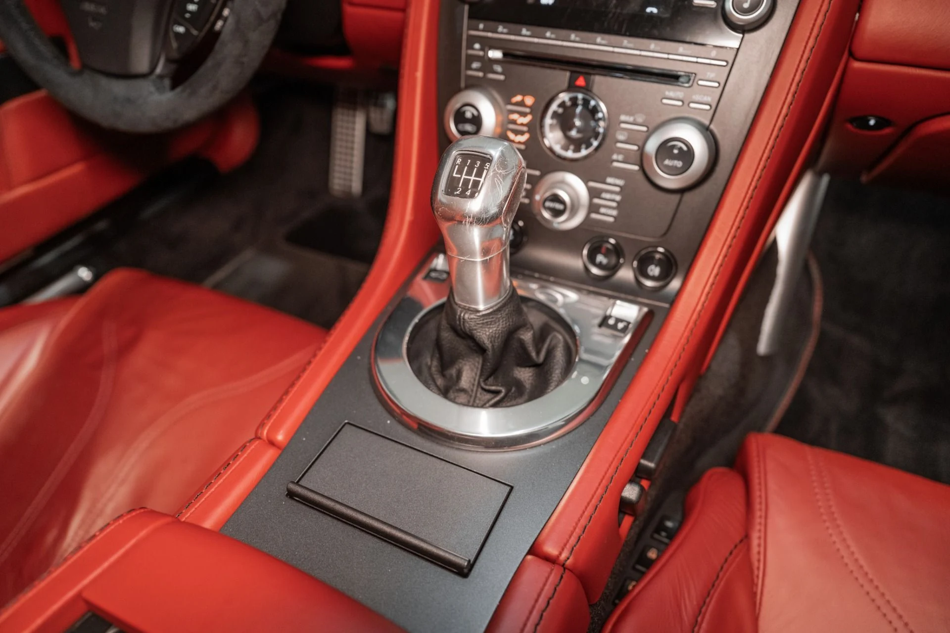 mph035_58615710_Used_2011_Aston_Martin_V12_Vantage_1762183015_142edca9ea