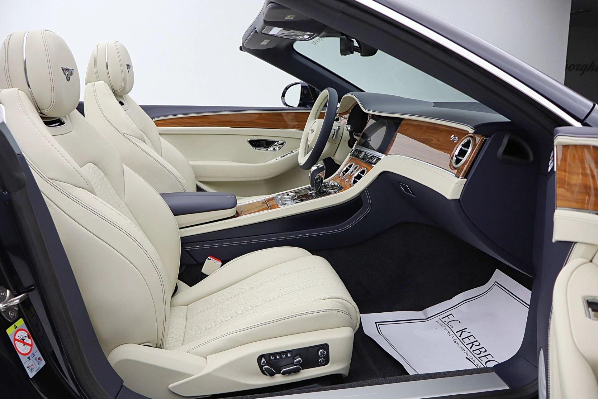 mph035_589264318_New_2026_Bentley_Continental_GTC_854296af8f