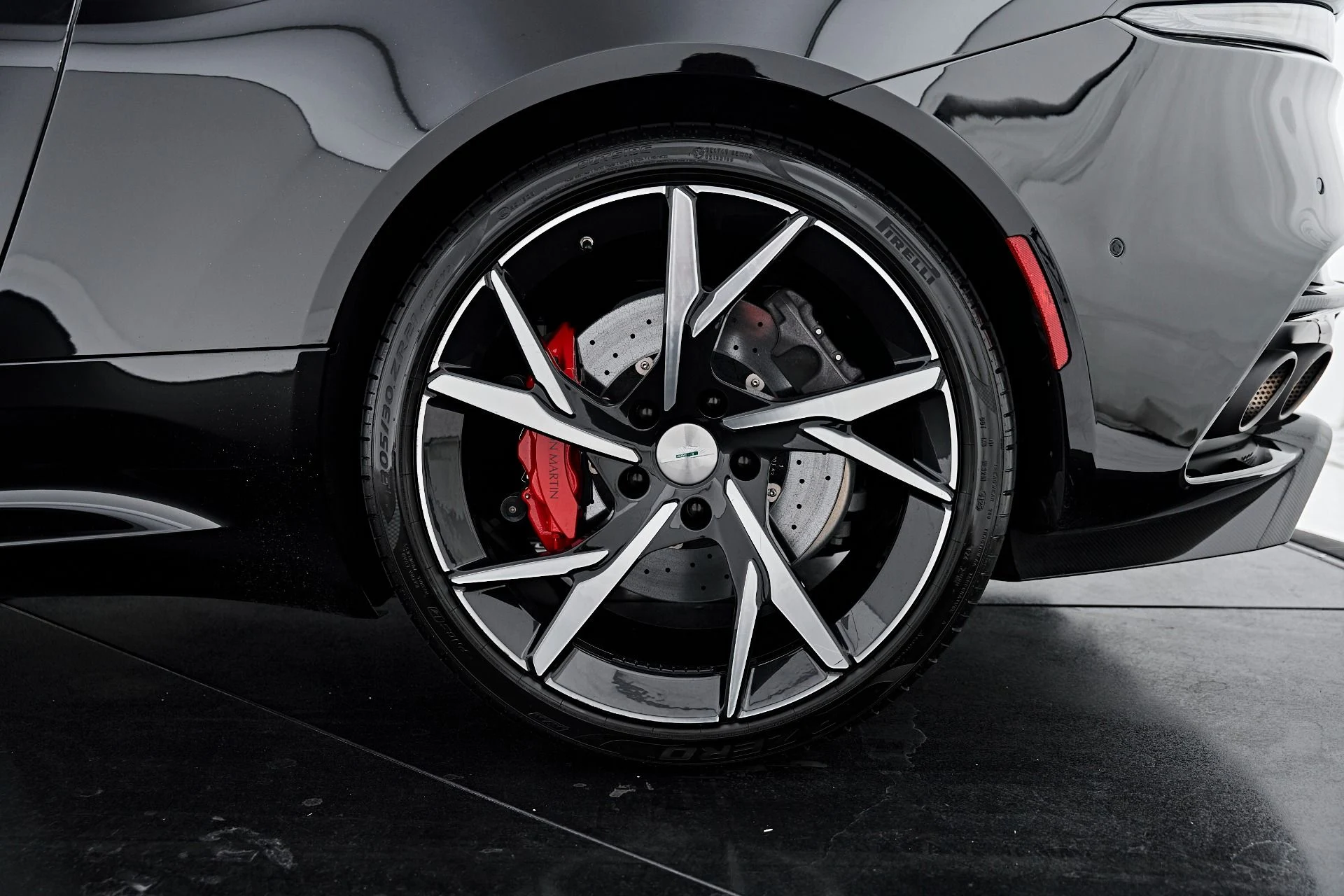mph035_591988082_Used_2019_Aston_Martin_DBS_Superleggera_1791337463_99defe95a4