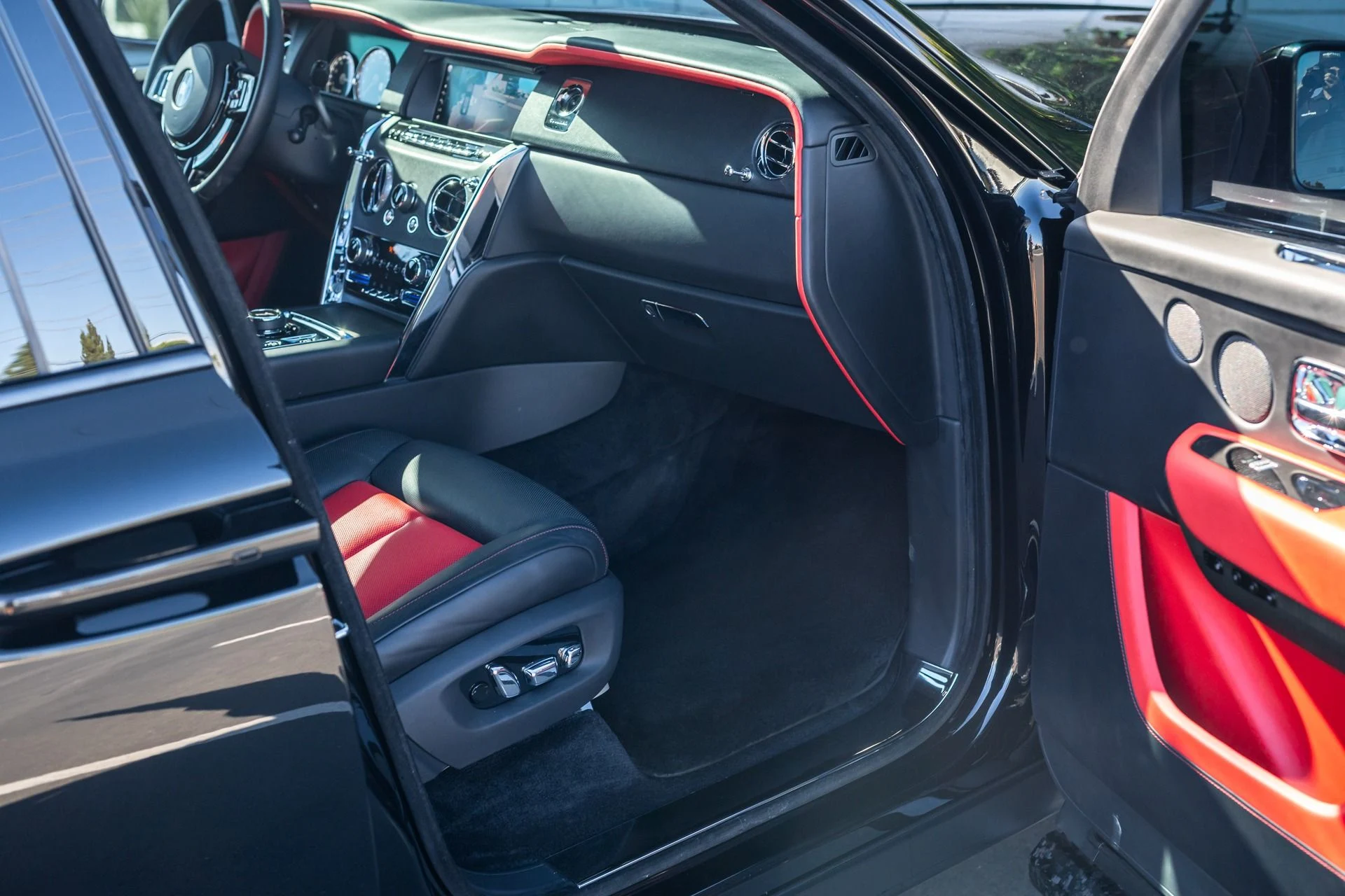 mph035_593898044_Used_2021_Rolls_Royce_Cullinan_1698712234_989b870b1b