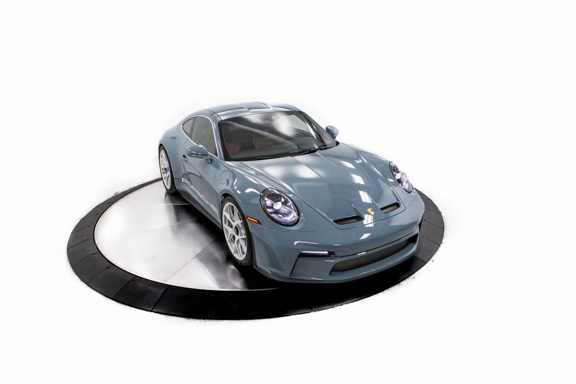 mph035_612935117_5ff156b2cd3a20fee2a7ad960439eb89x_7d693a4535