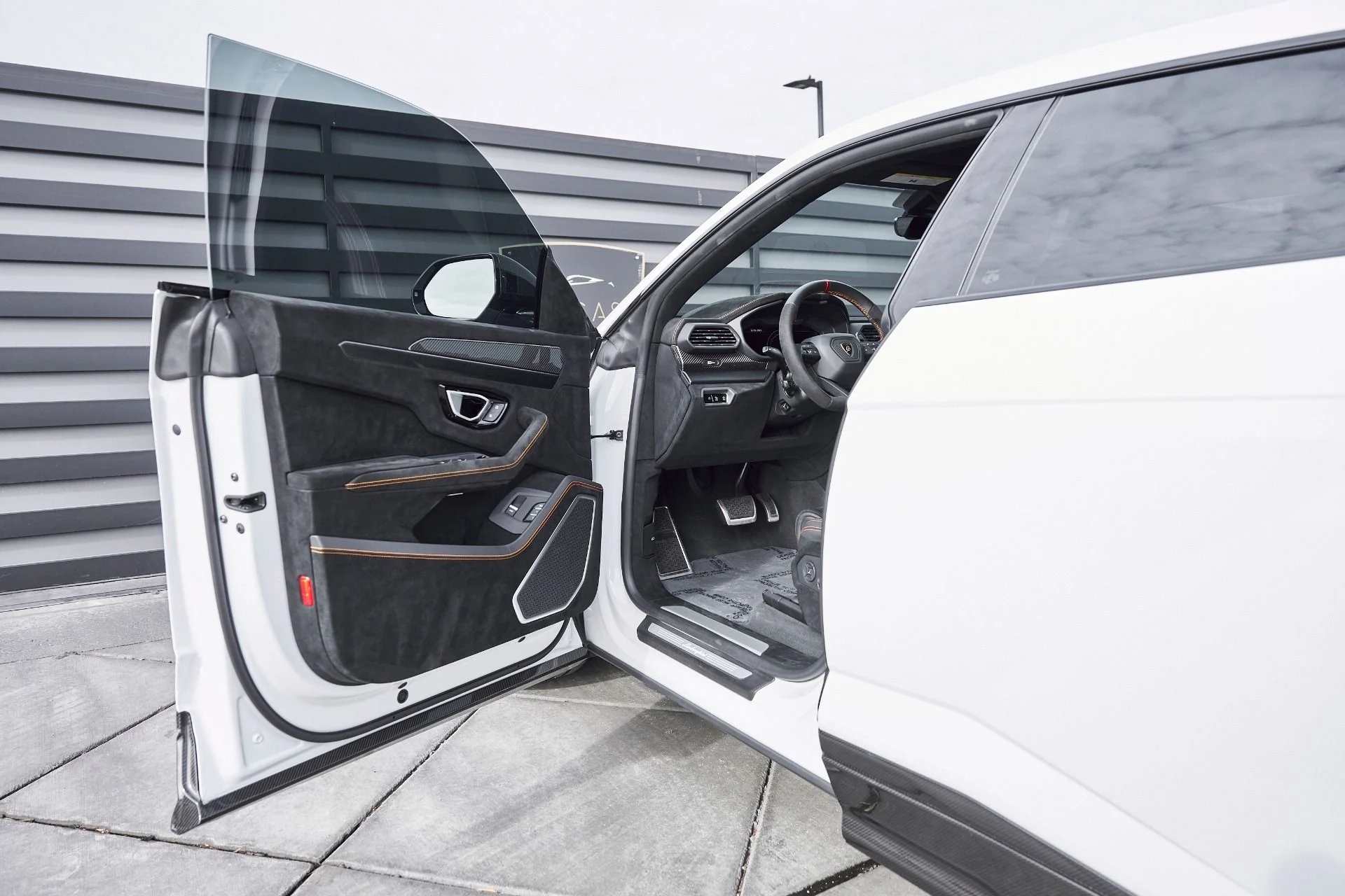 mph035_625802358_Used_2024_Lamborghini_Urus_Performante_1768001136_c13bf5970d