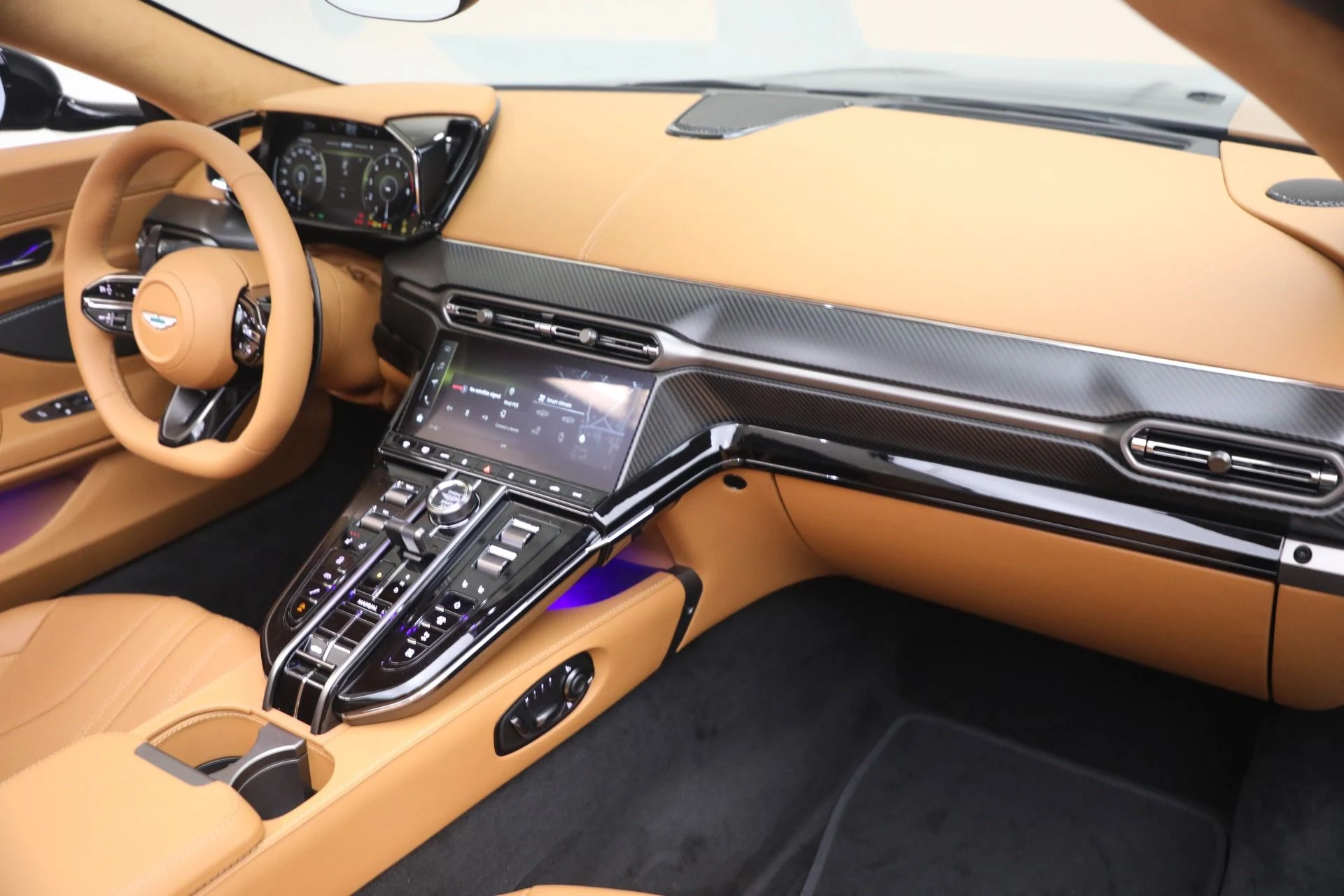 mph035_632523976_New_2026_Aston_Martin_Vantage_Roadster_1767813695_128a7dc140