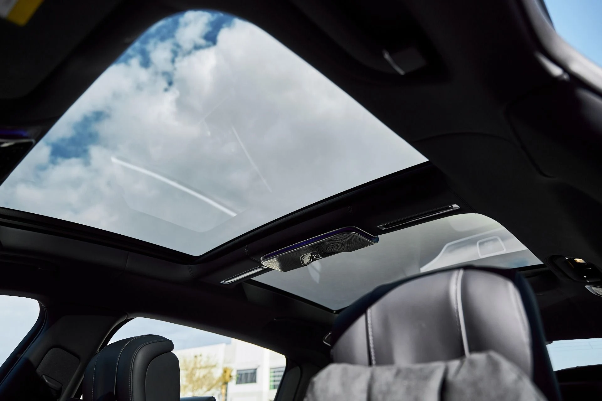 mph035_636602484_Used_2025_Mercedes_Benz_S_Class_Maybach_S_580_1769305312_e3e982f212