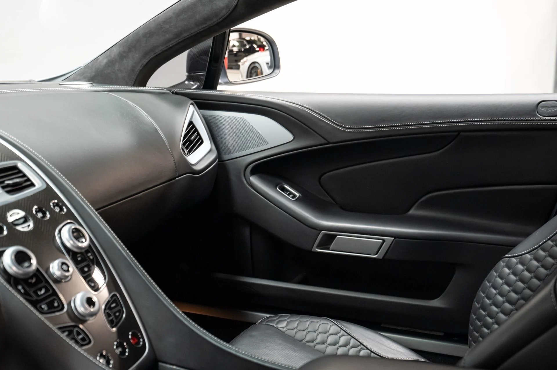 mph035_646279036_Used_2014_Aston_Martin_Vanquish_V12_1729699077_5ae30f68df