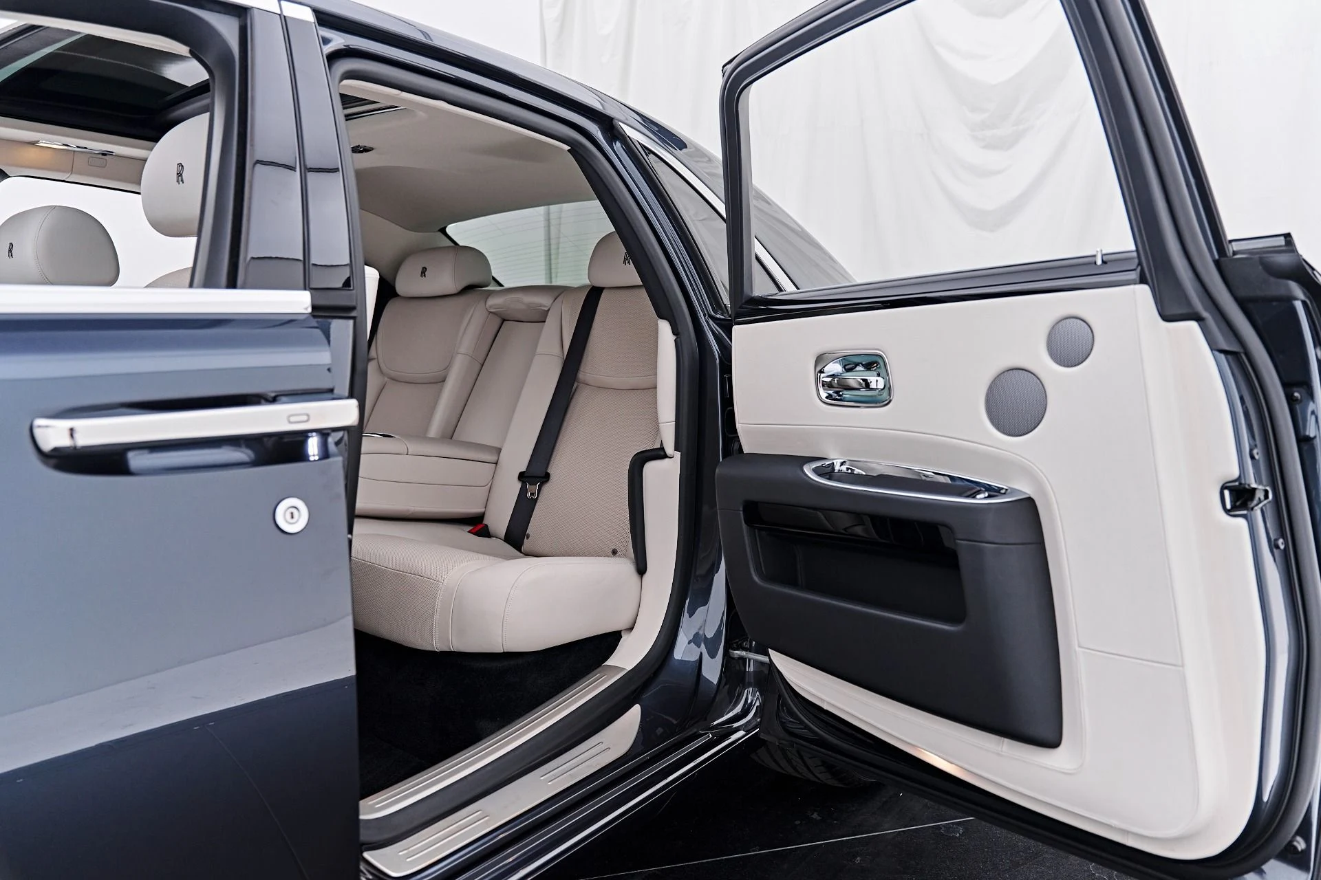 mph035_667148792_Used_2016_Rolls_Royce_Ghost_Base_1791333001_39d1c3b457