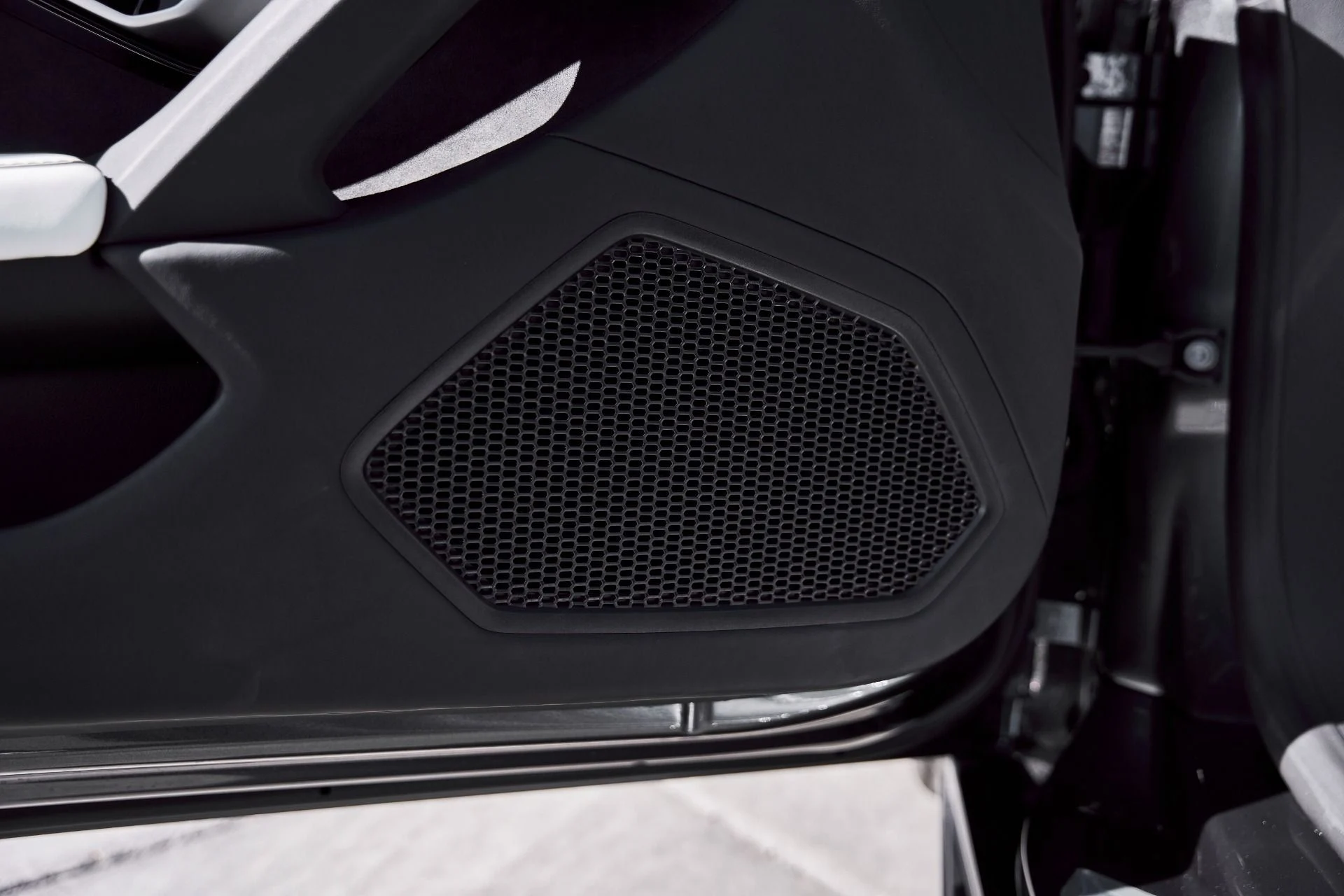 mph035_682378235_Used_2024_Lamborghini_Huracan_EVO_Base_1771466896_720baace41