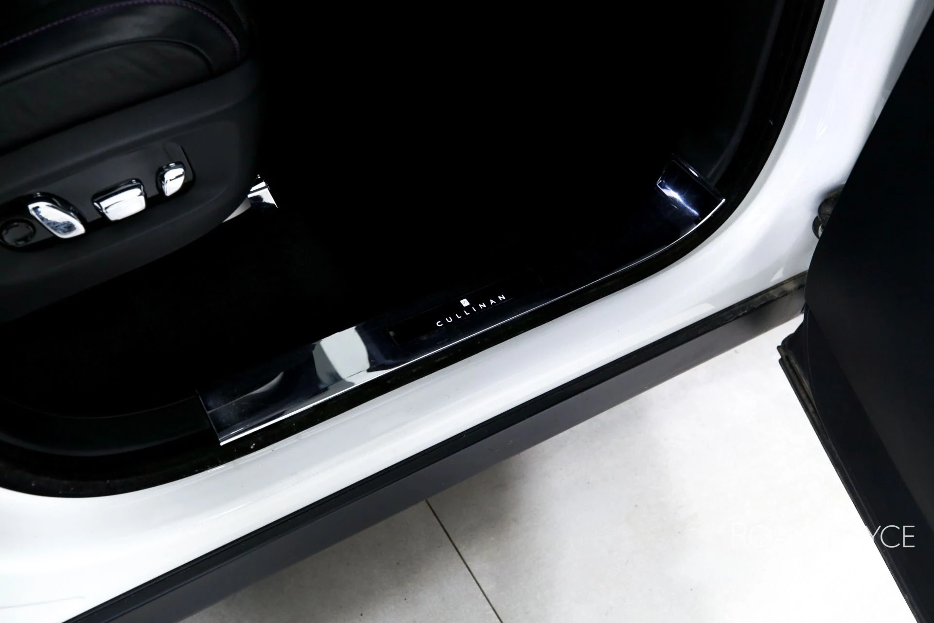 mph035_706992151_Used_2019_Rolls_Royce_Cullinan_1771361502_90911e8822