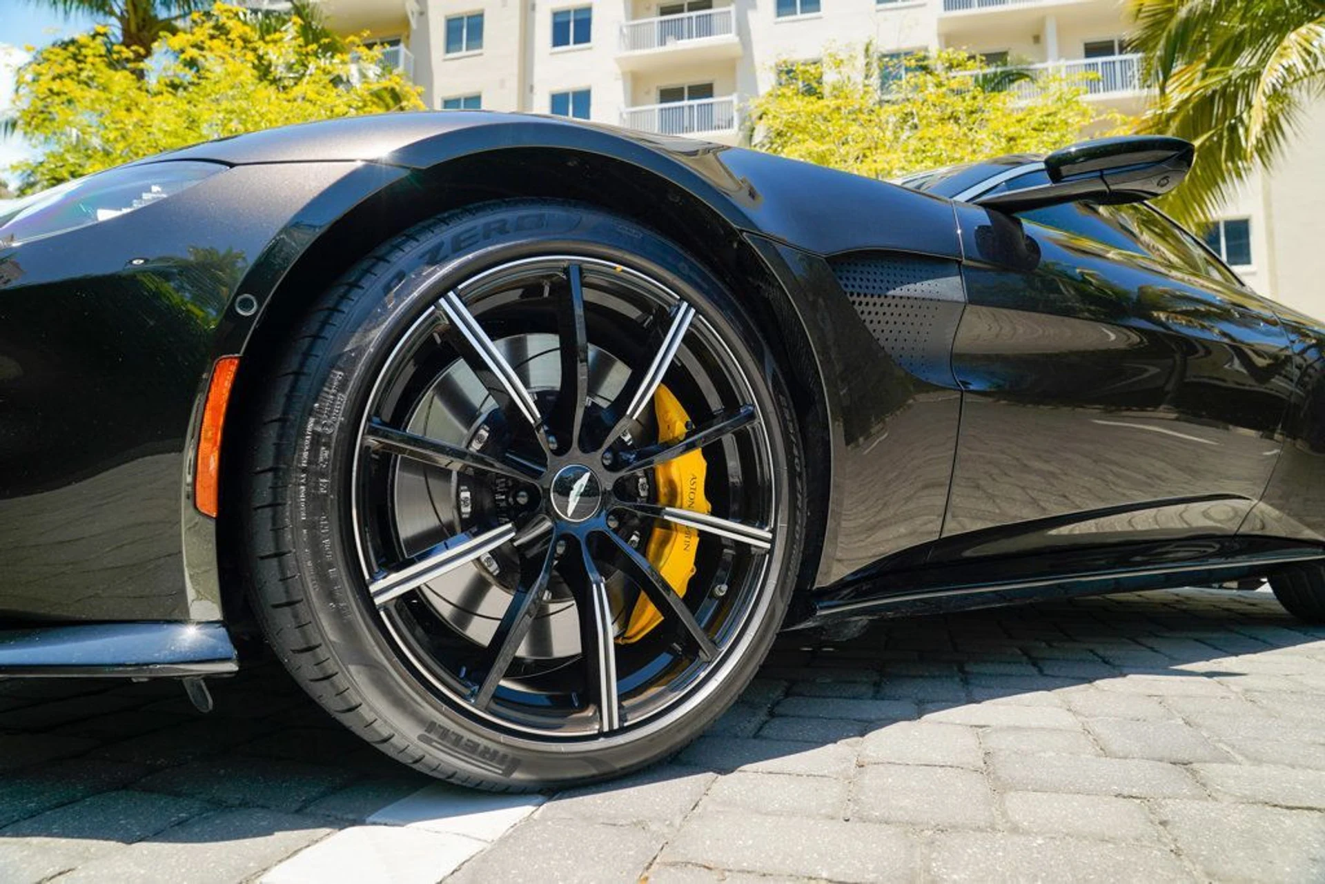 mph035_717256365_used_2021_aston_martin_vantage_coupemanual_14354_22900621_36_1024_2319dbd593