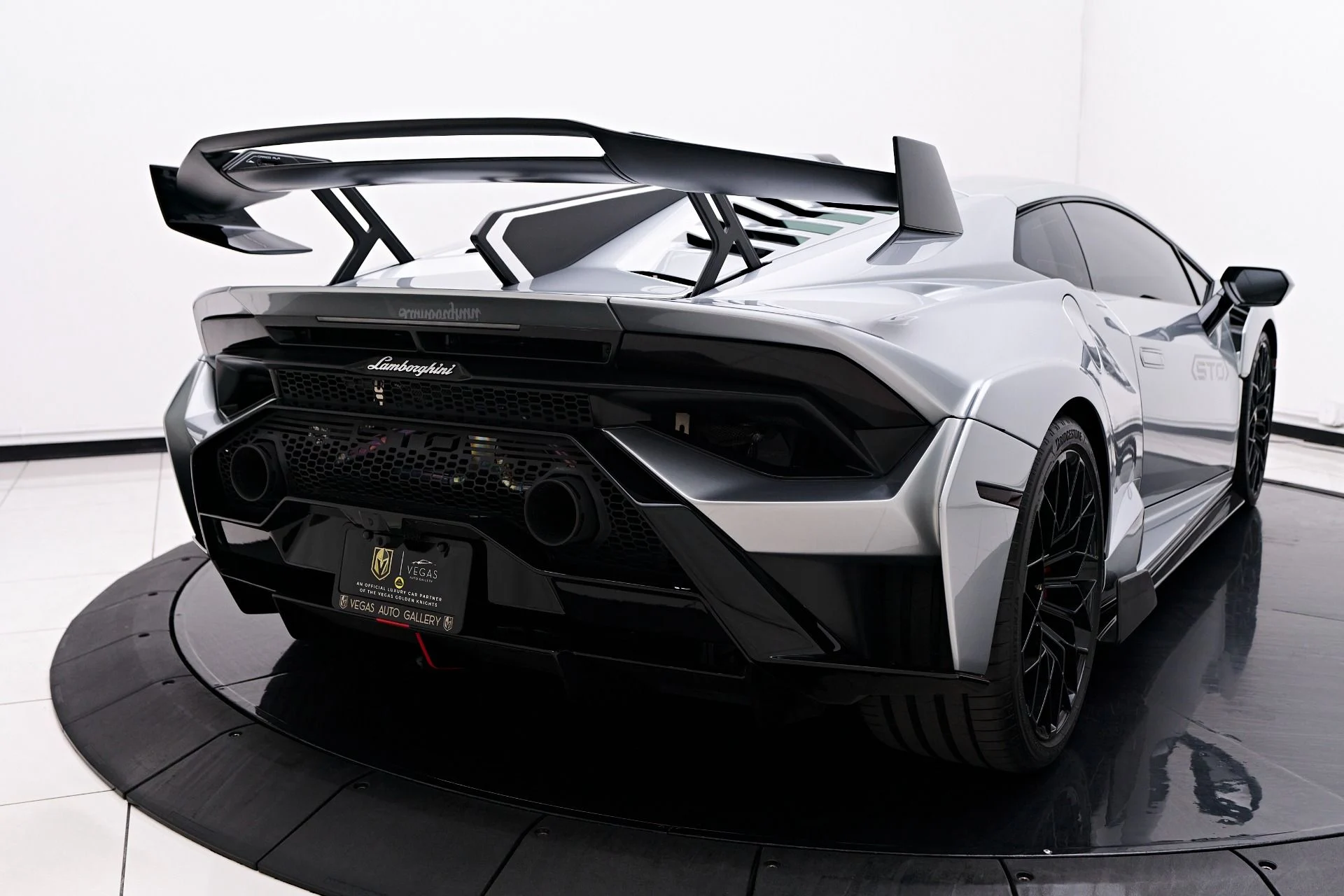 mph035_734859679_Used_2023_Lamborghini_Huracan_STO_Base_1754673404_adfe22922d