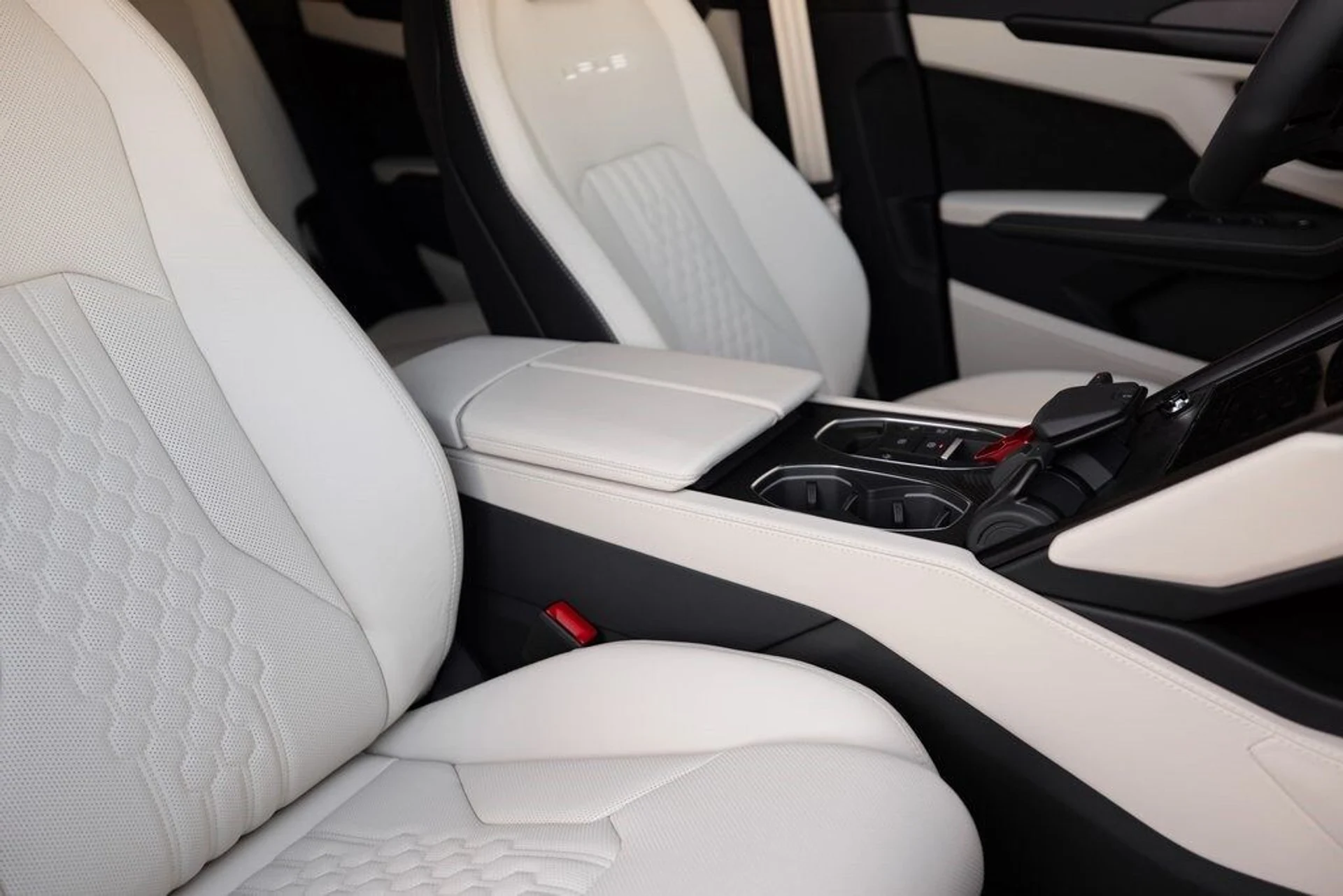 mph035_738883536_cdb9bb07411bc922ae956f7284ba770bx_db140b0137