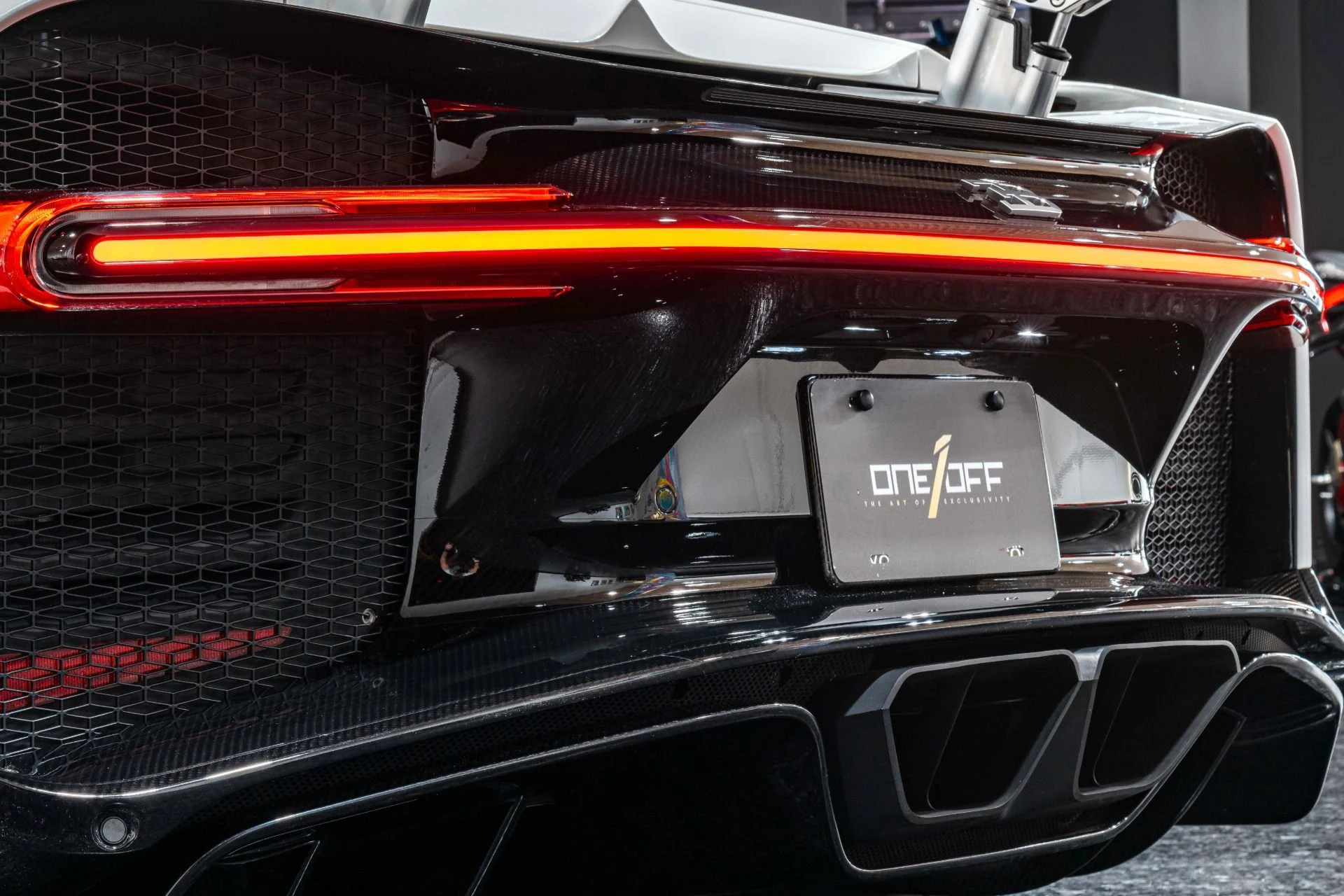 mph035_740896939_Used_2019_Bugatti_Chiron_FULL_PPF_HRE_Wheels_Caracteres_Included_Comfort_Seats_Black_Carbon_1709734530_5a898c74e0