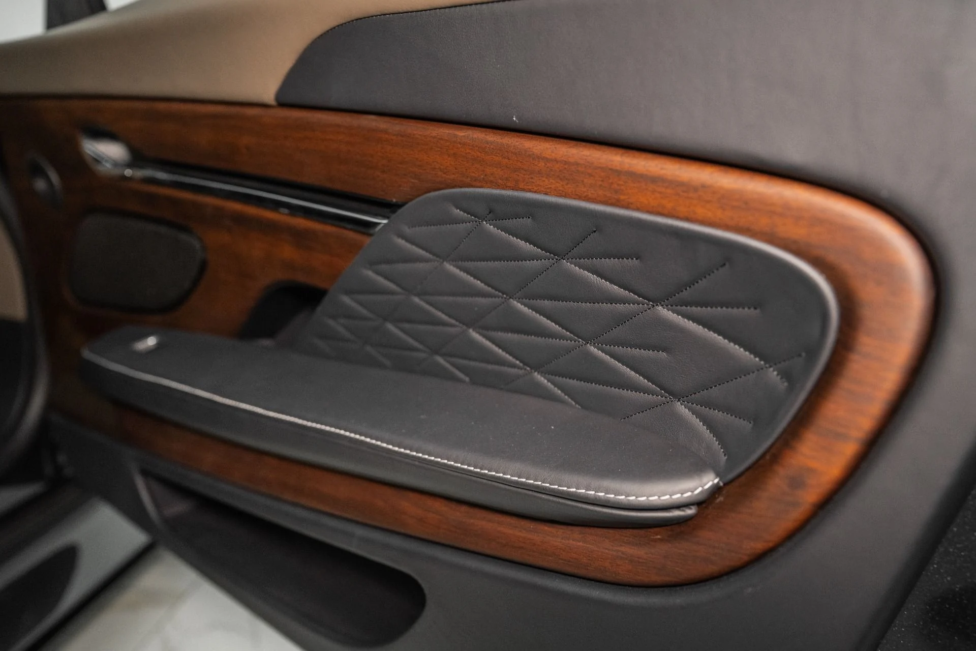 mph035_756018823_Used_2024_Aston_Martin_DB_12_Coupe_1761150102_807d539217