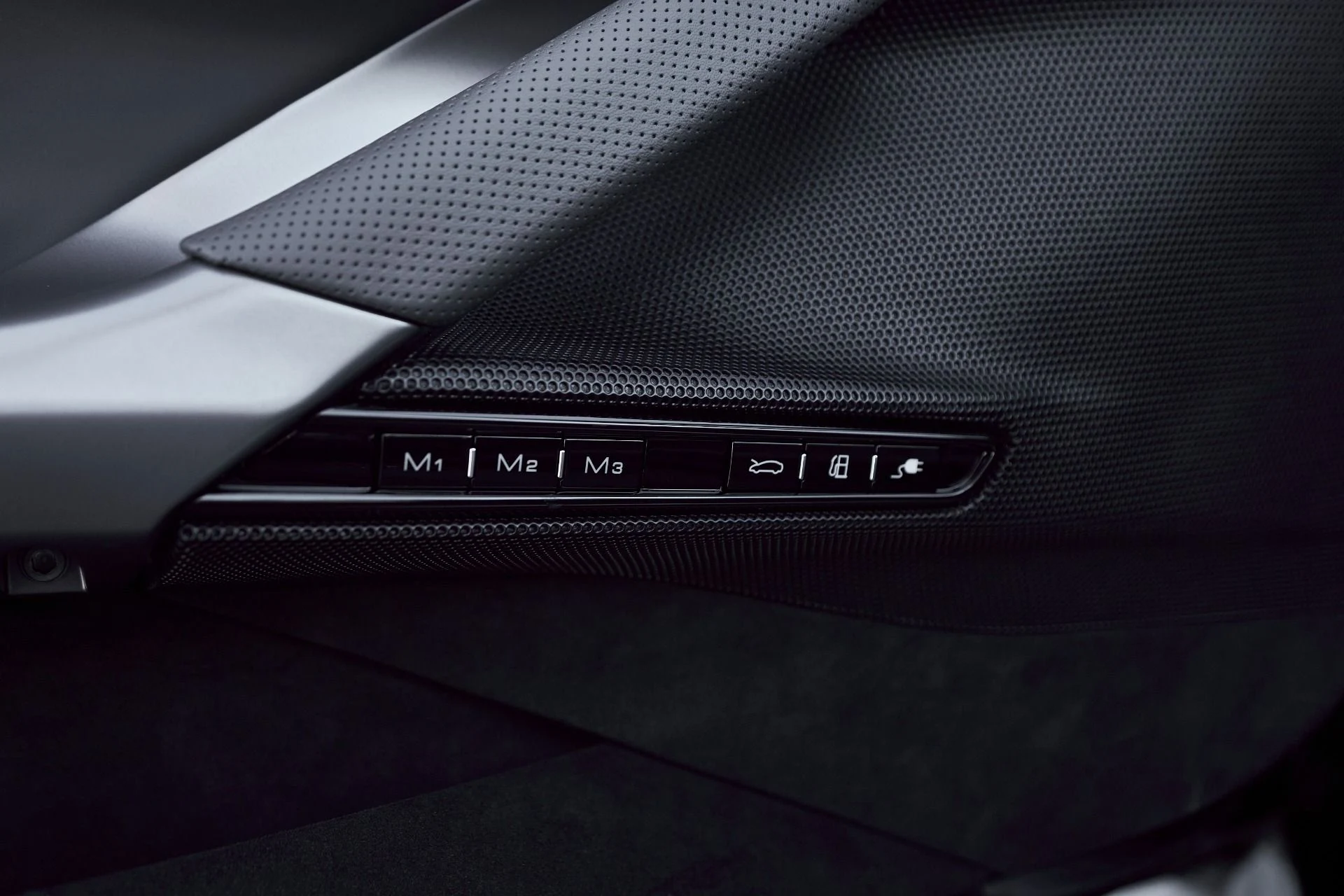 mph035_762257698_Used_2025_Ferrari_SF_90_Spider_1764059278_468c374415