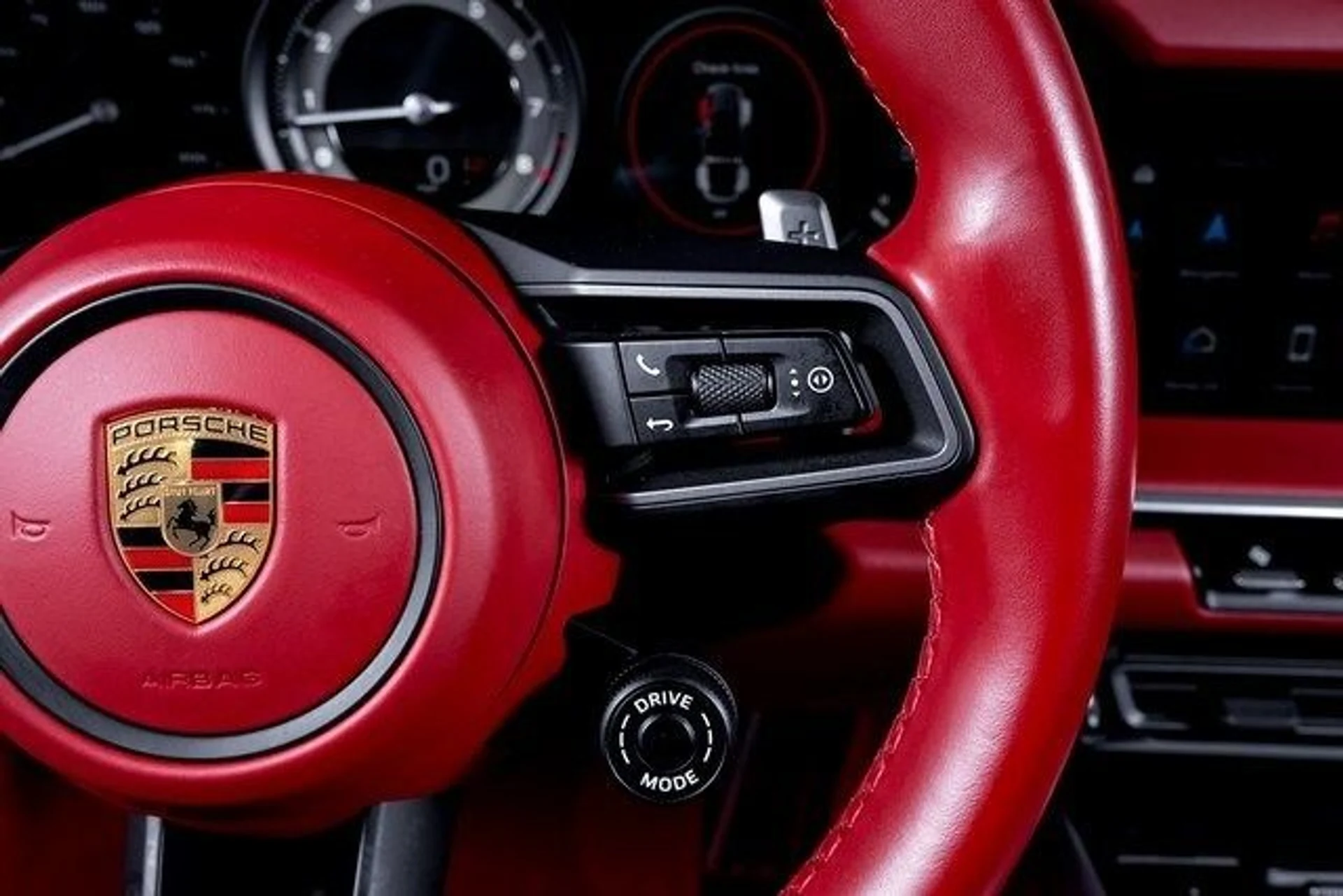 mph035_786352067_bf6f7135a2e65444c9c8b280f7ede529x_c166016b63