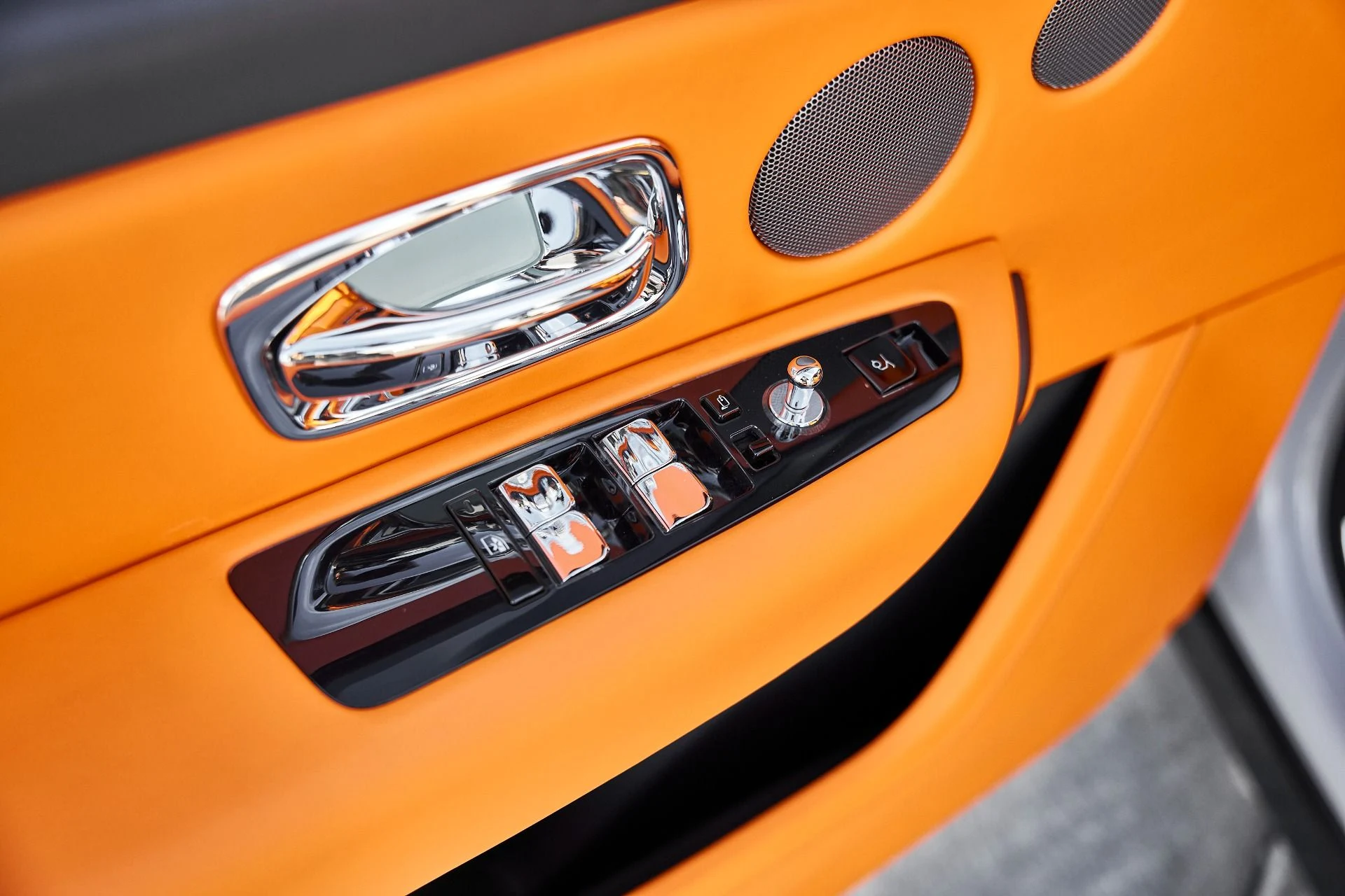 mph035_791127364_Used_2025_Rolls_Royce_Cullinan_1766456643_f46fc89ddd