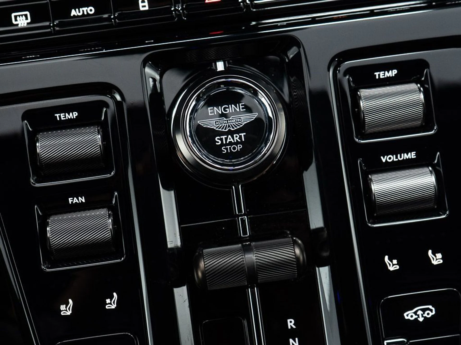 mph035_803110869_0da818d68683aa1893ead20b474d6f7c_02328fa23b