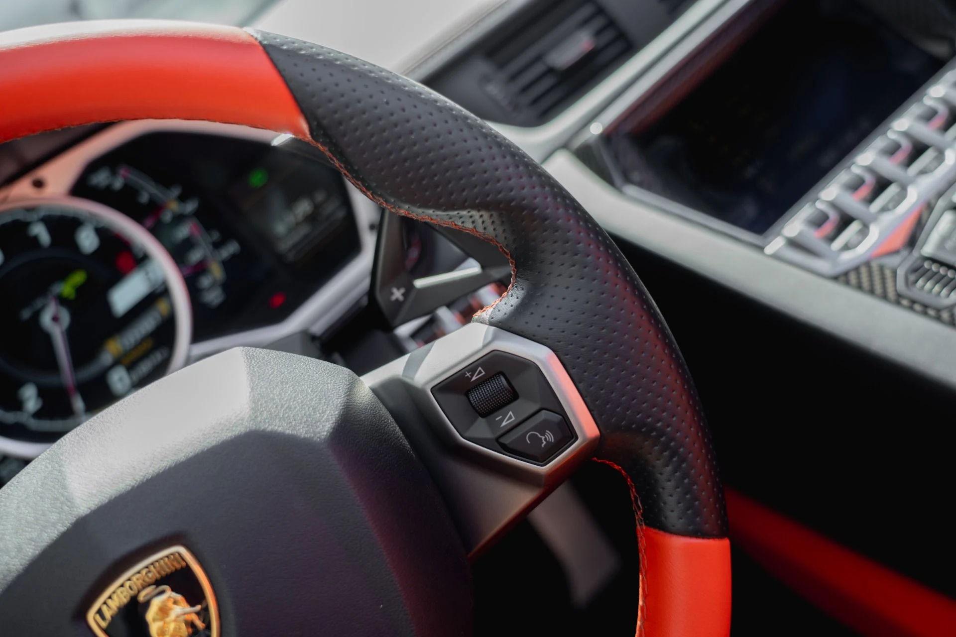 mph035_809522410_Used_2014_Lamborghini_Aventador_LP_700_4_1760049893_2e7007fa77
