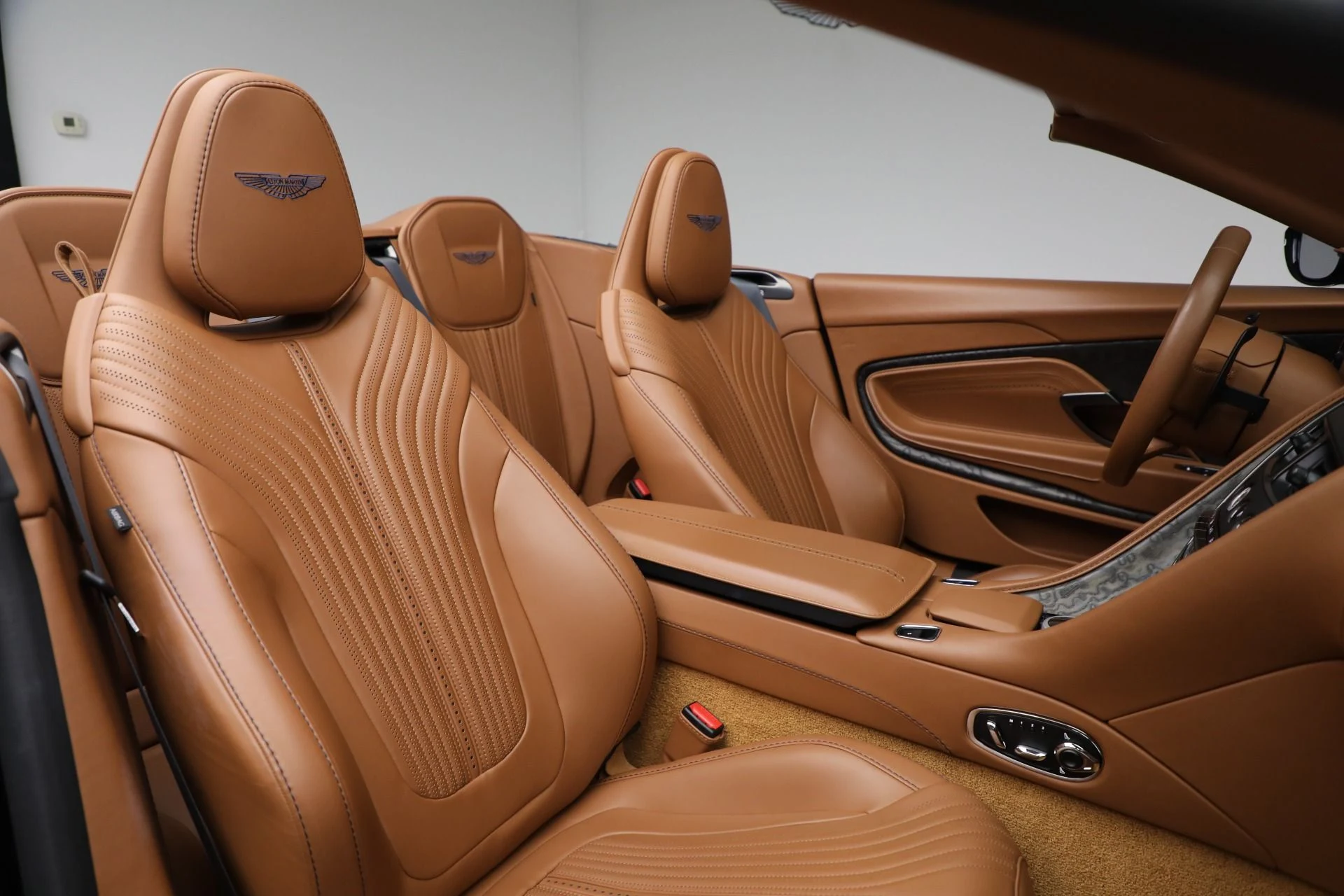 mph035_812072147_Used_2022_Aston_Martin_DB_11_Volante_6214f2045b