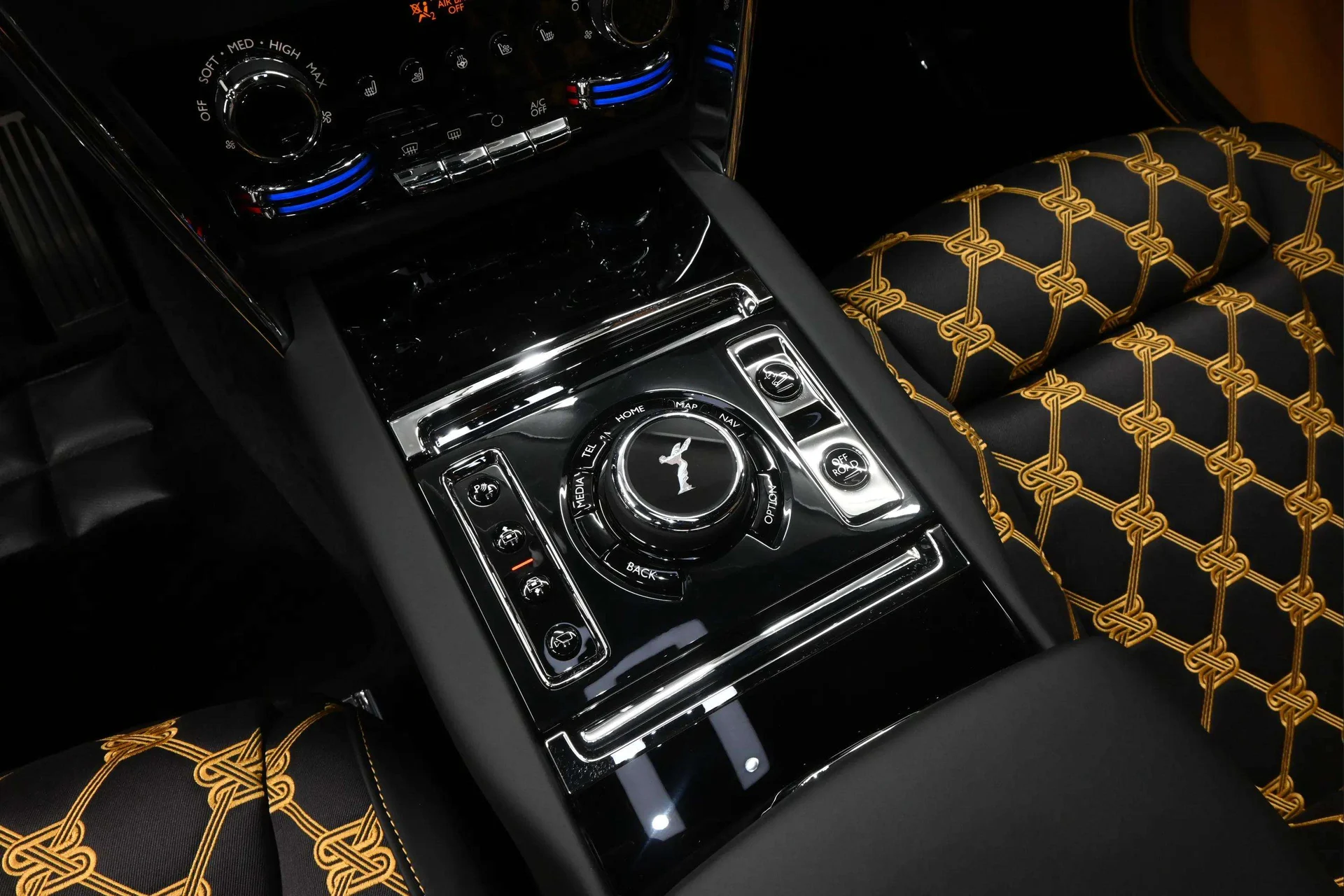 mph035_823242465_37b83ca8_15b7_4e48_b5ac_a84778ce657f_202520_Rolls_Royce20_Cullinan20282502729_37_03d9855000
