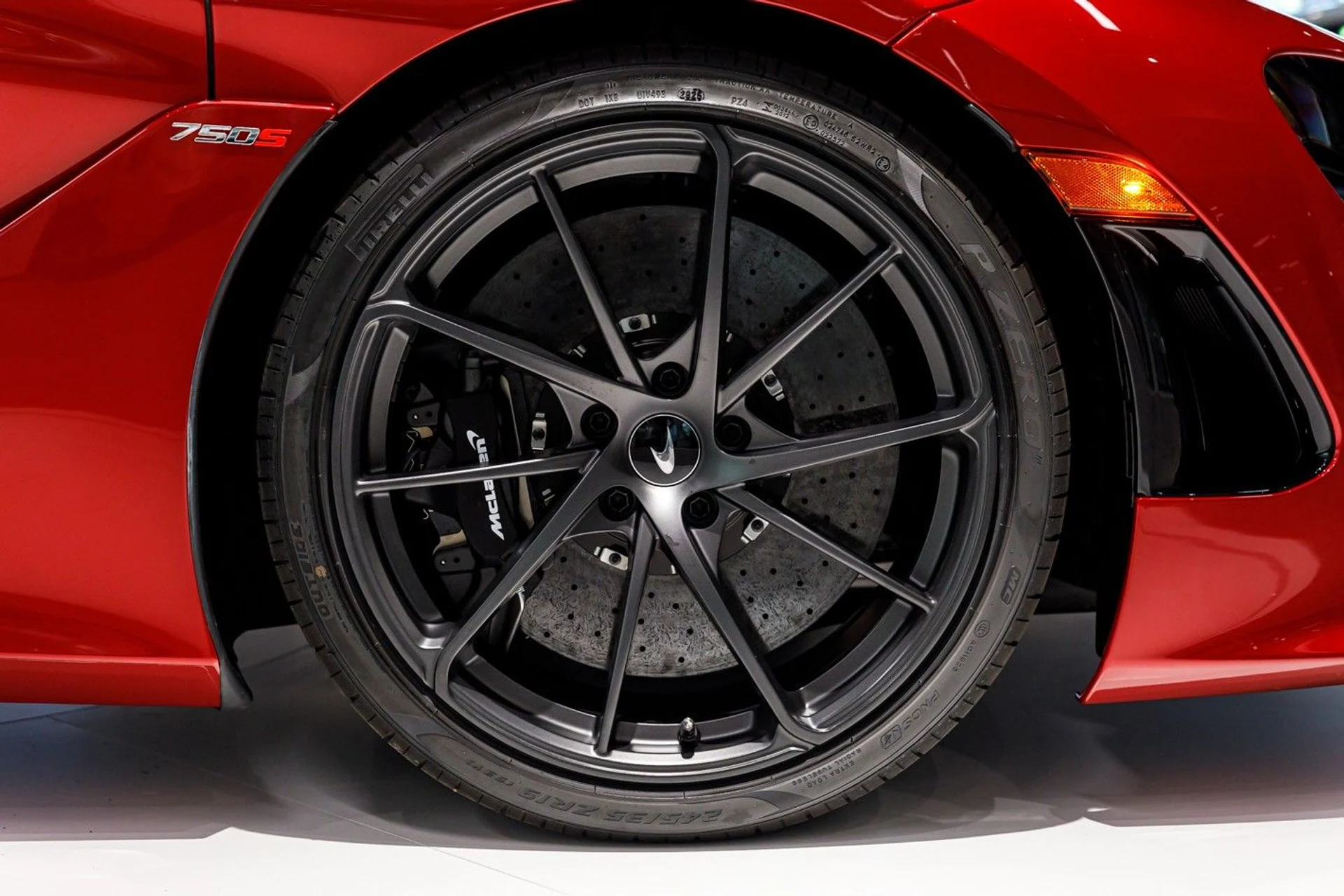 mph035_839981691_677_p36_l_1972964a11