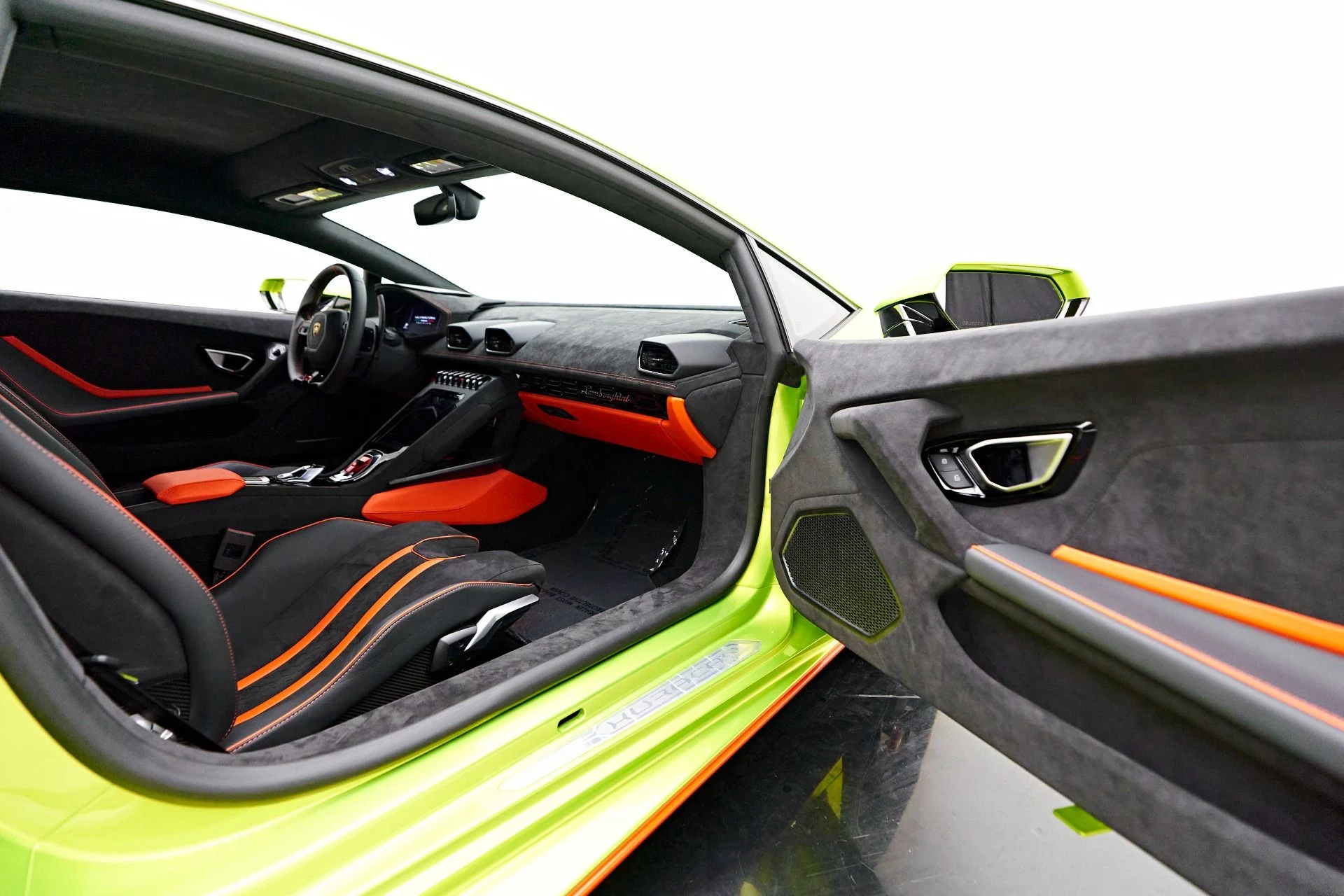 mph035_850834875_Used_2023_Lamborghini_Huracan_Tecnica_Base_1715640571_21e84905cd