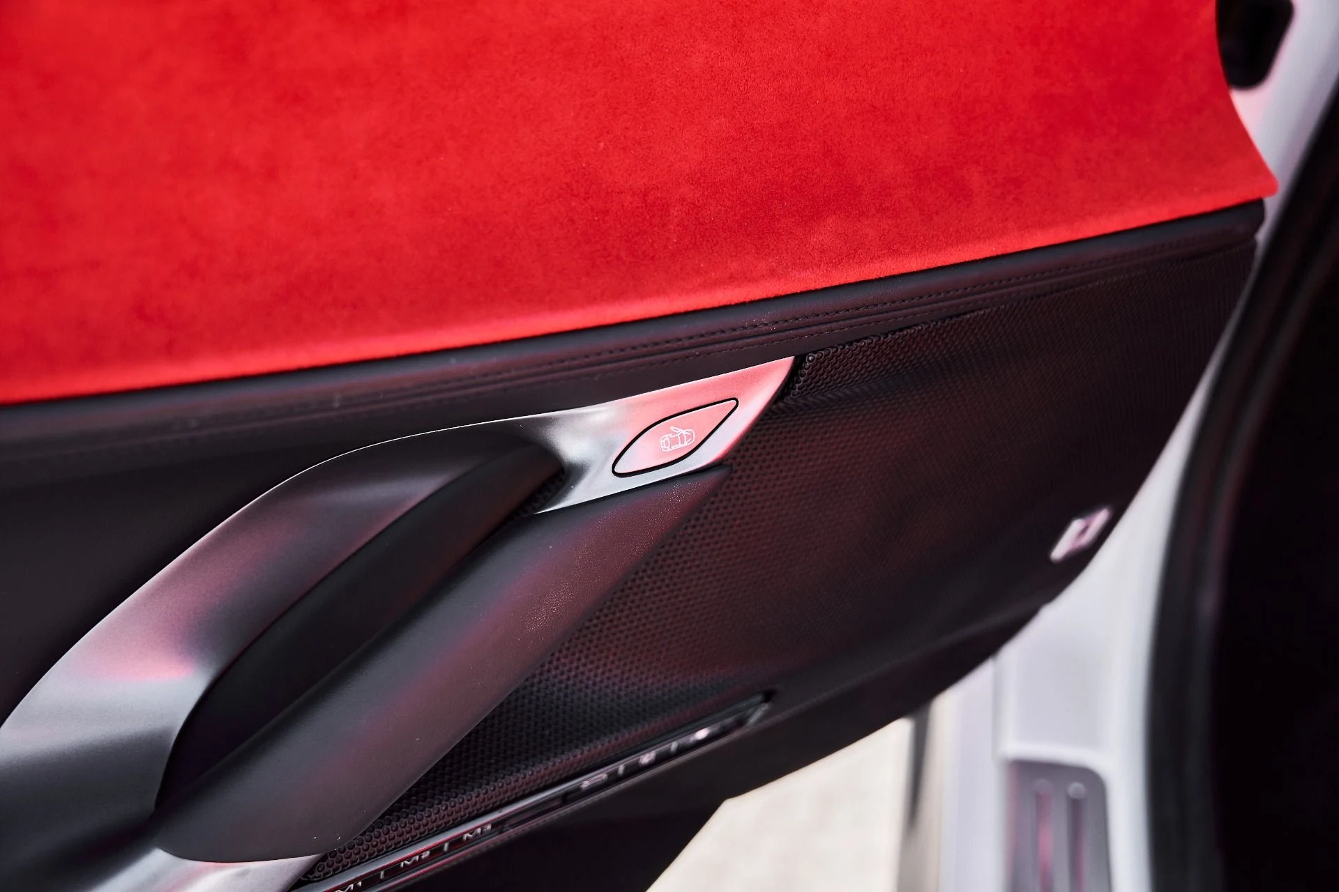 mph035_854584225_Used_2024_Ferrari_SF_90_Spider_Base_1776734343_bdf534492d