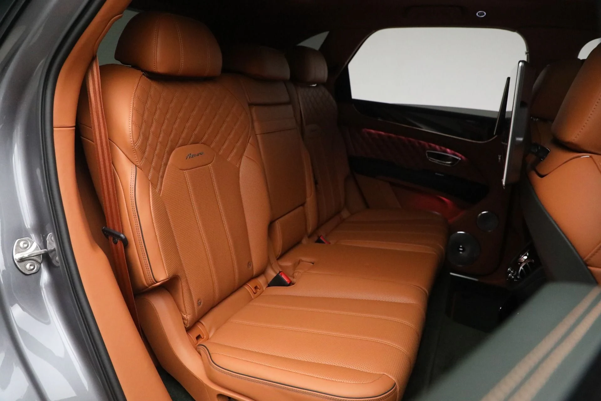 mph035_866671700_Used_2023_Bentley_Bentayga_Azure_Hybrid_1721850994_bef2d6d05e