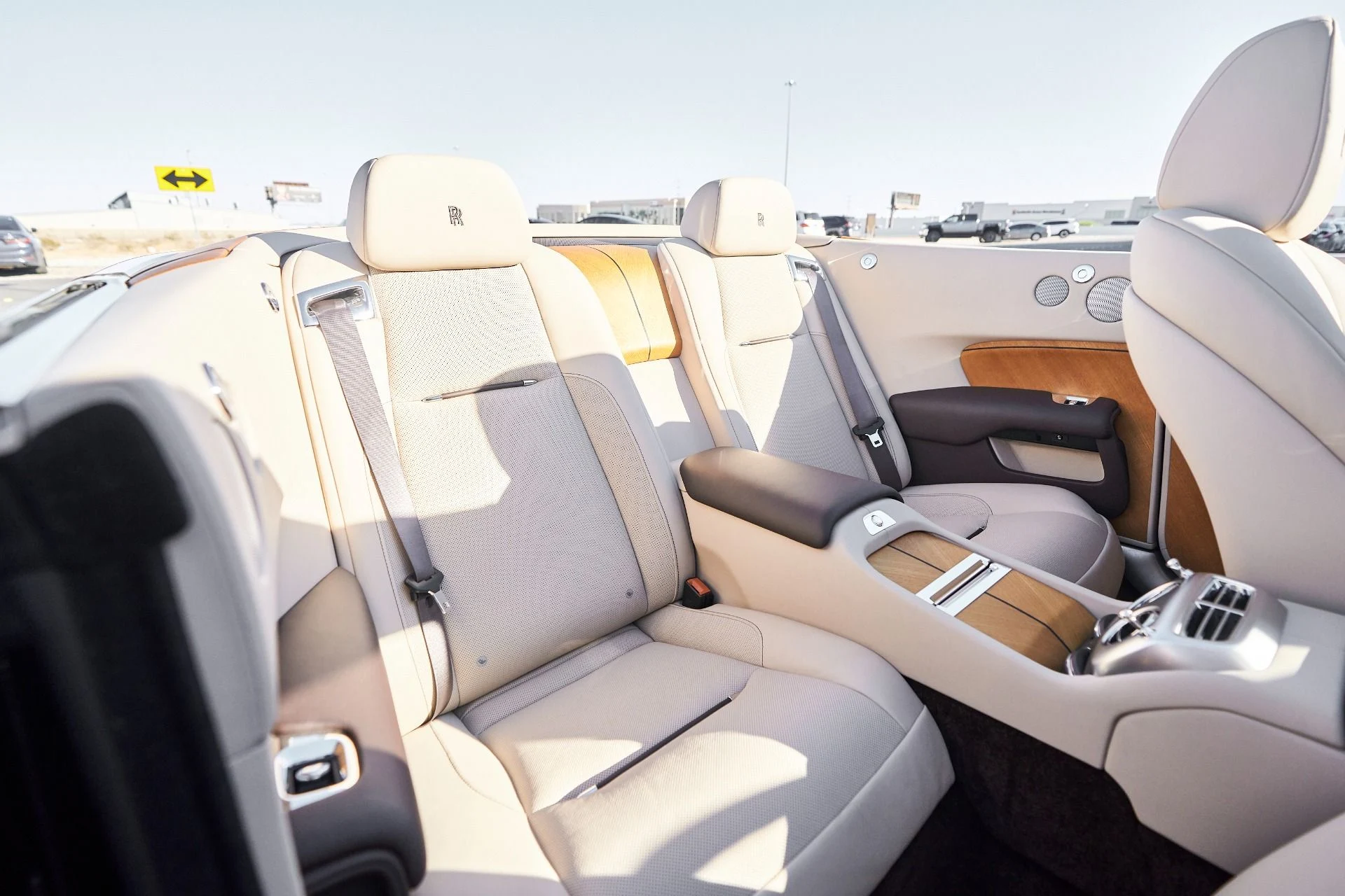 mph035_871510270_Used_2020_Rolls_Royce_Dawn_Base_1762645824_8ffa2e39f6