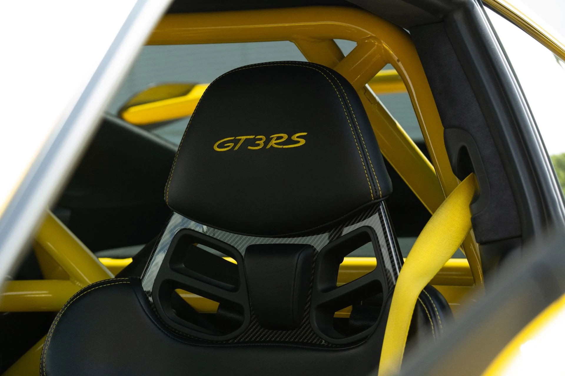 mph035_881449458_Used_2016_Porsche_911_GT_3_RS_1759258401_3974090770