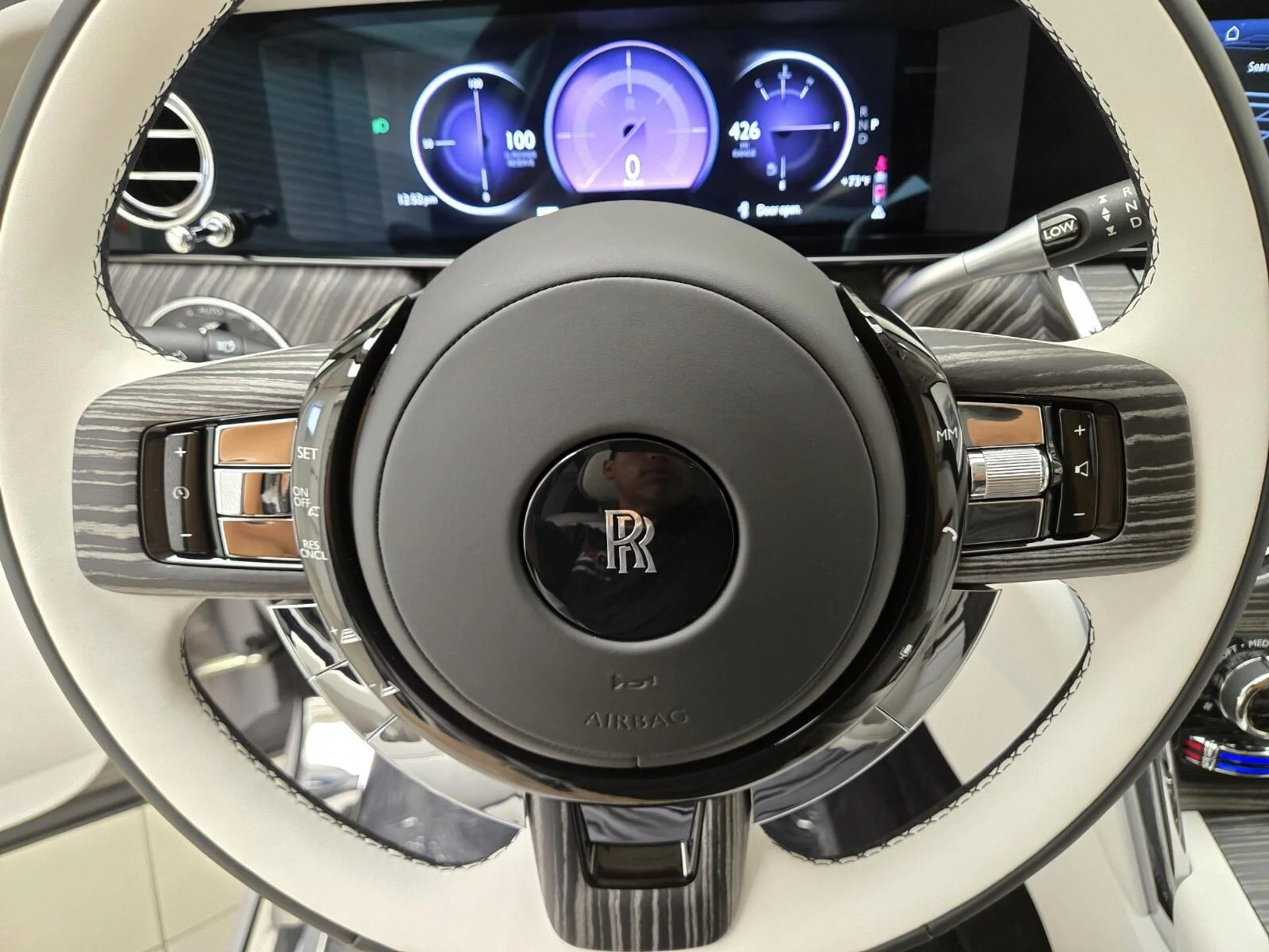 mph035_884070212_New_2026_Rolls_Royce_Cullinan_1760421200_c813481a9d