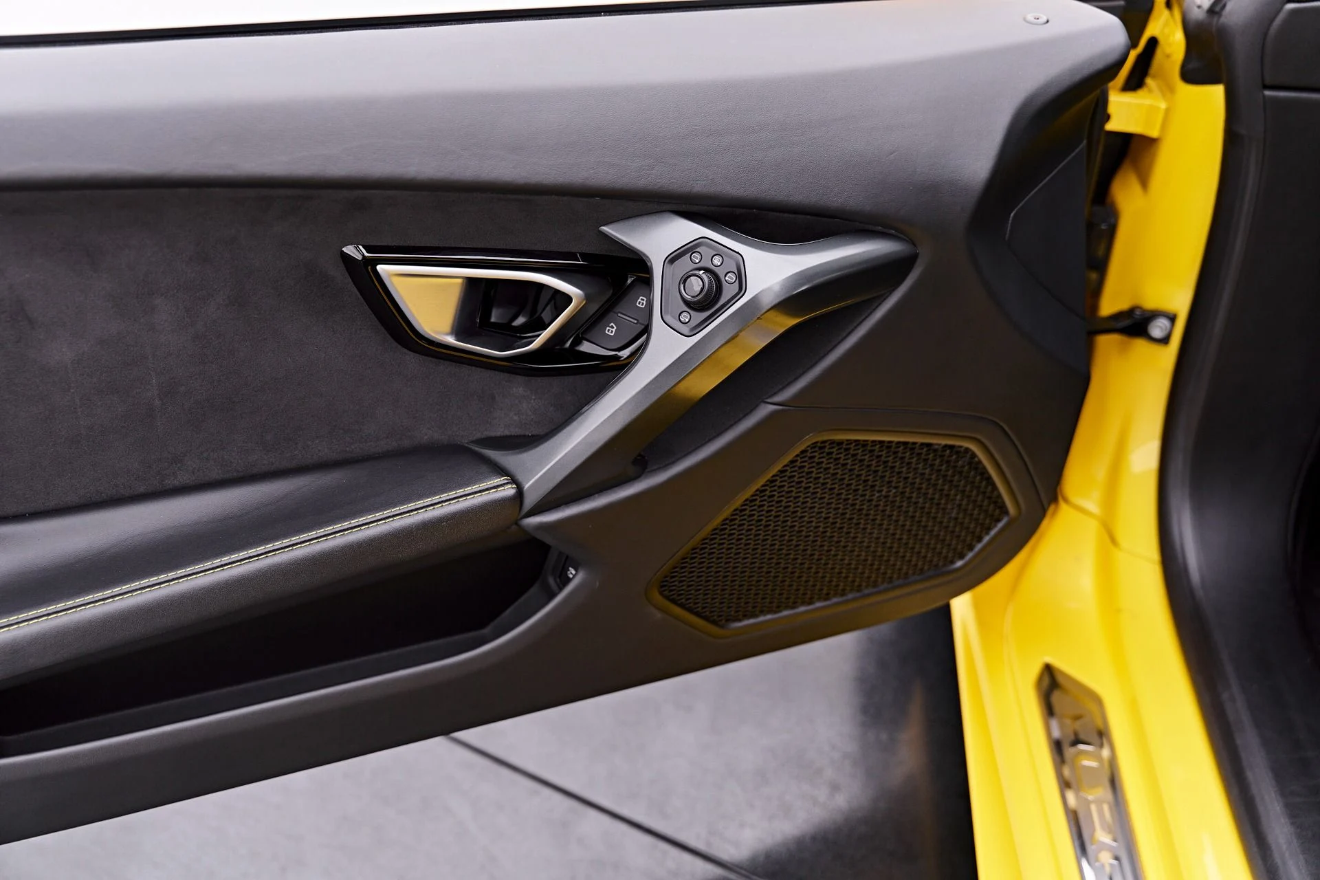 mph035_886321982_Used_2017_Lamborghini_Huracan_1786046279_13af27a8e1