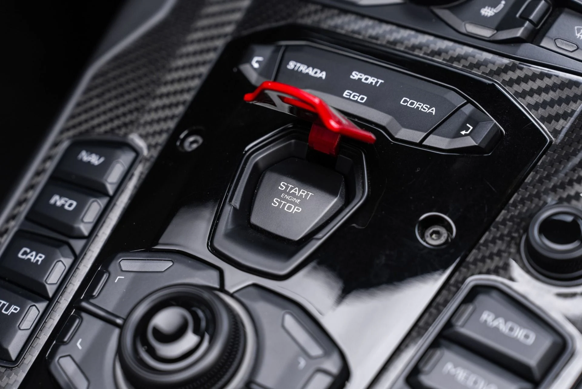 mph035_888589431_Used_2018_Lamborghini_Aventador_Roadster_LP_740_4_S_1767990844_98cf0f3566