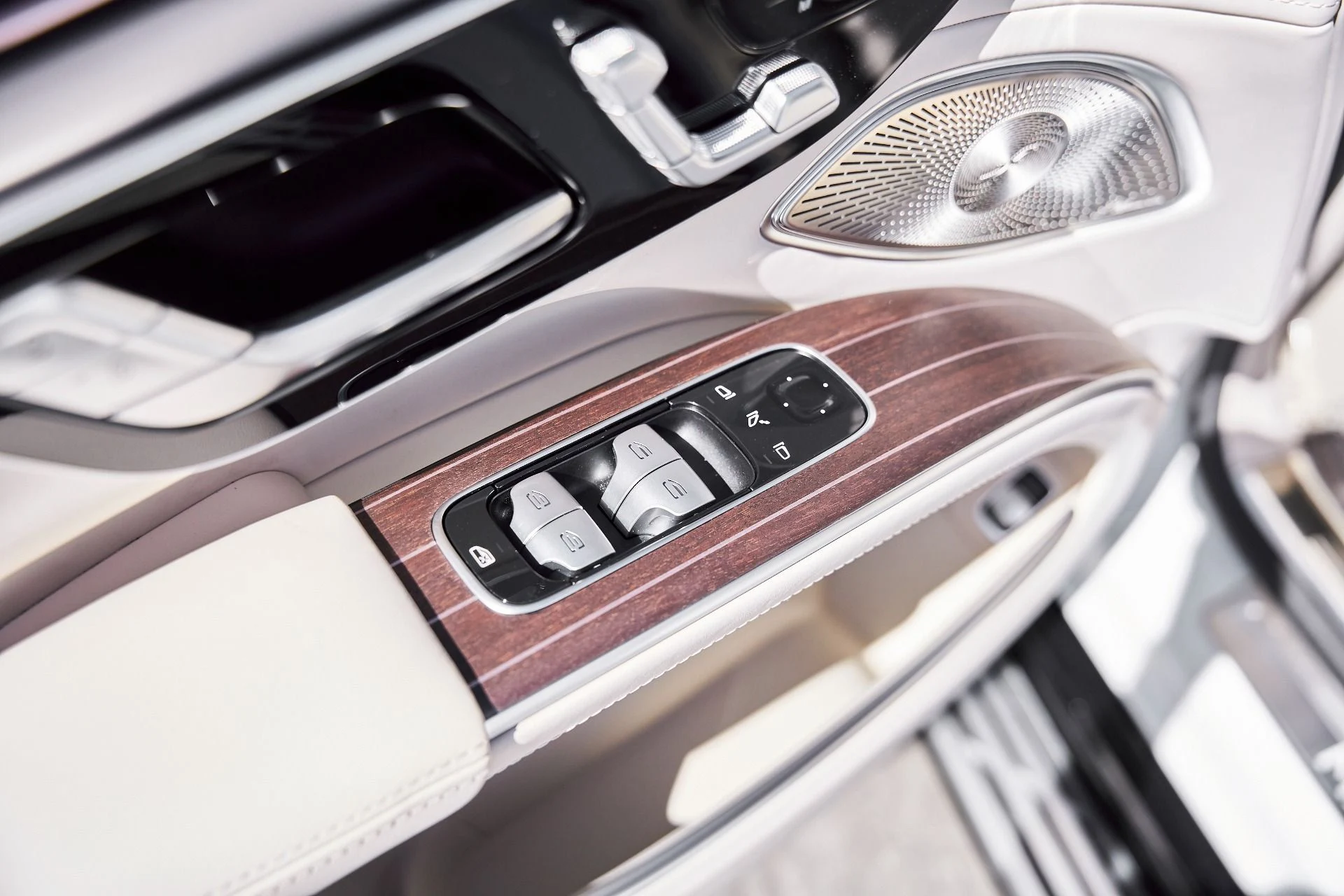 mph035_896588152_Used_2025_Mercedes_Benz_EQS_Maybach_EQS_680_1773365810_bee12e16db