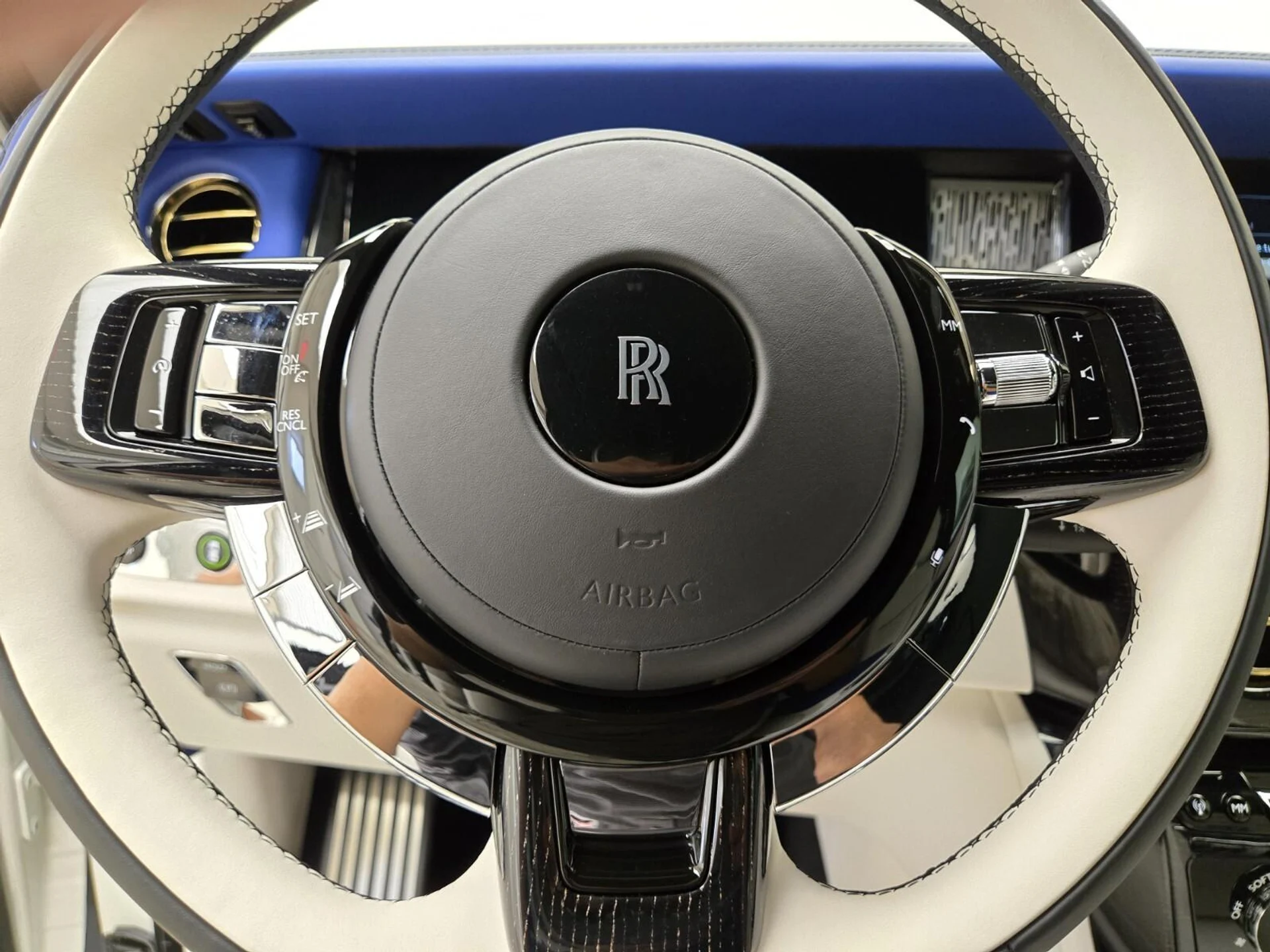 mph035_899573862_Used_2023_Rolls_Royce_Phantom_1755413531_643722cbde