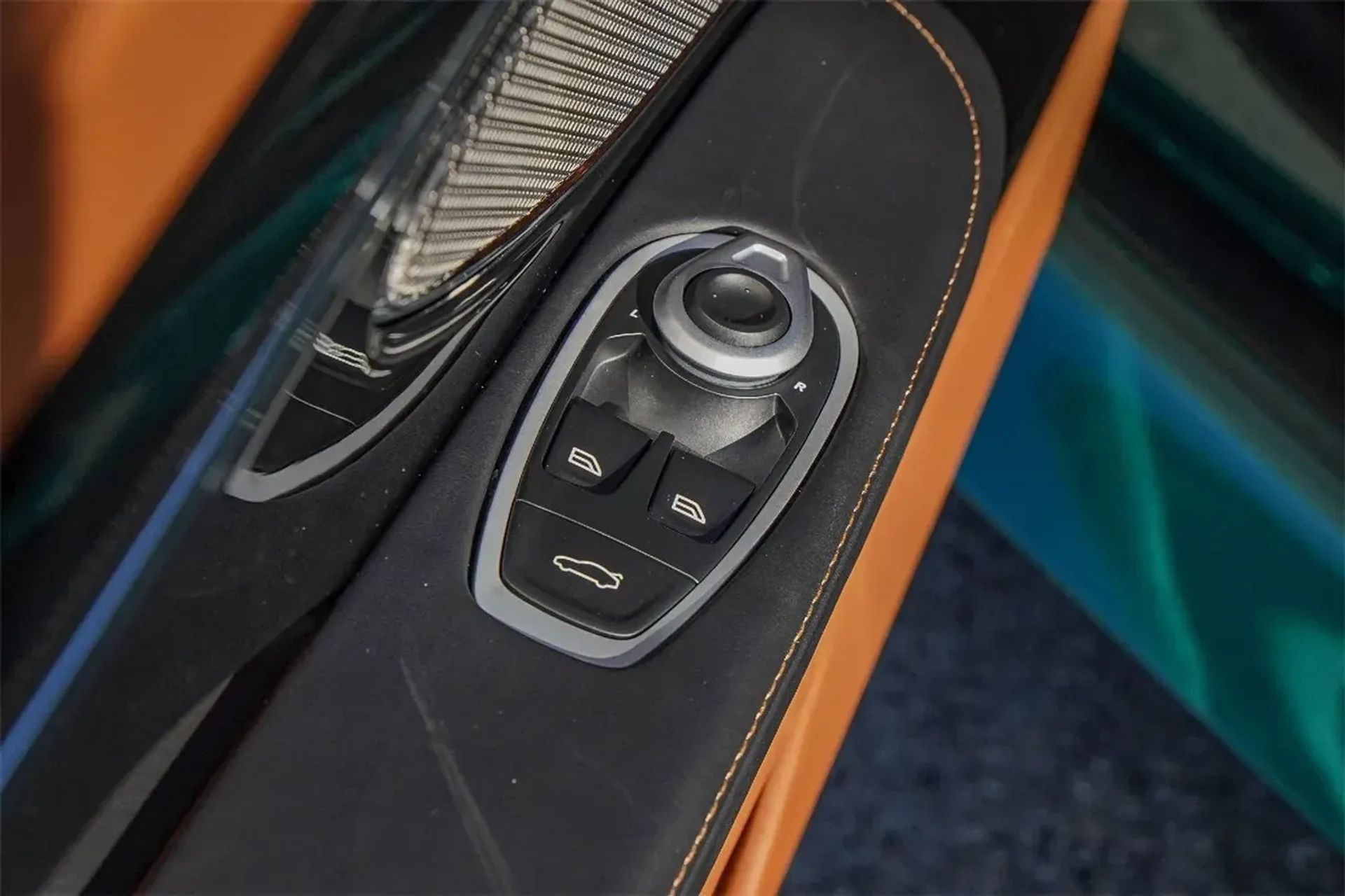 mph035_901406666_cc1517c7d2764d9e96ebebd2a217bc48_fb96790436