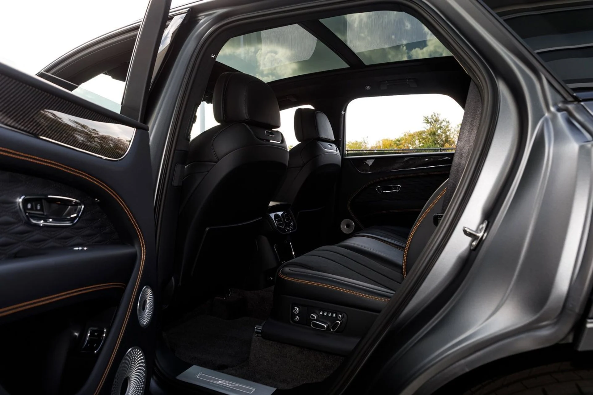 mph035_901661699_ca24b2fe2a2a9338f450db93212bbfe5x_986112da43