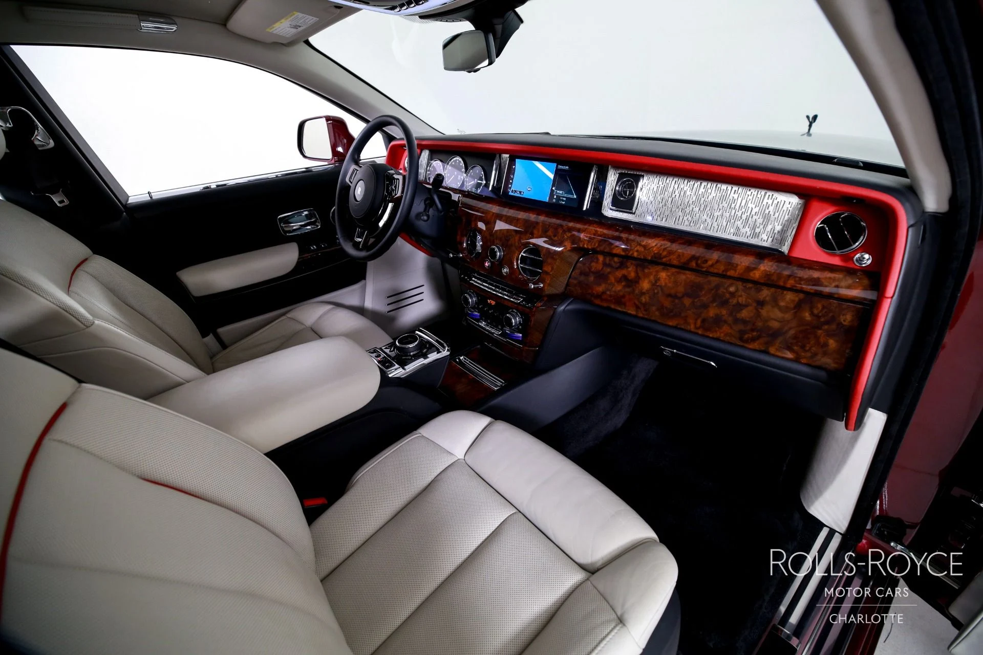 mph035_903072564_Used_2019_Rolls_Royce_Phantom_1760804131_86eda32104