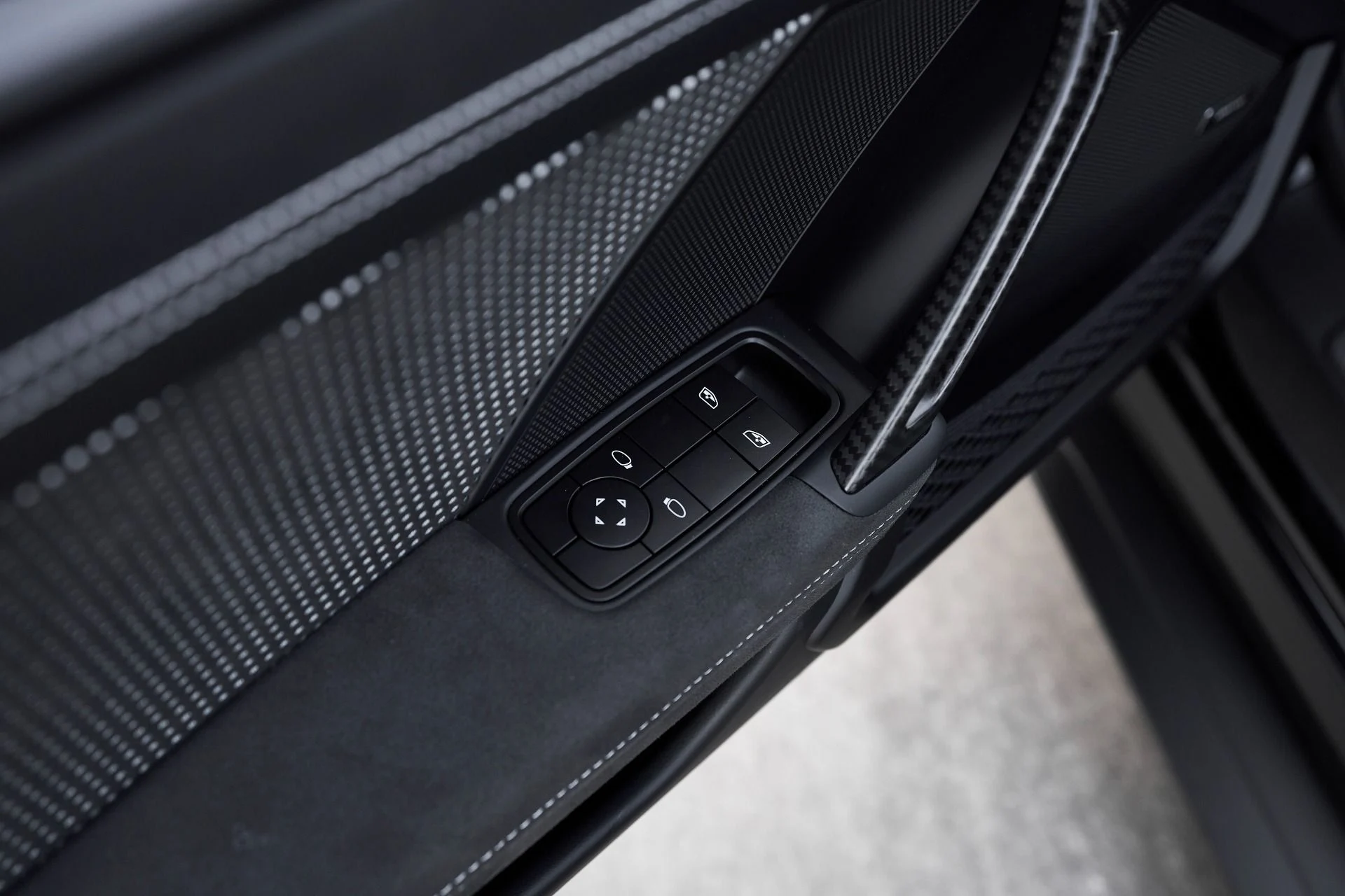 mph035_91103697_Used_2025_Porsche_911_GT_3_RS_1762914472_2133ff5f2e