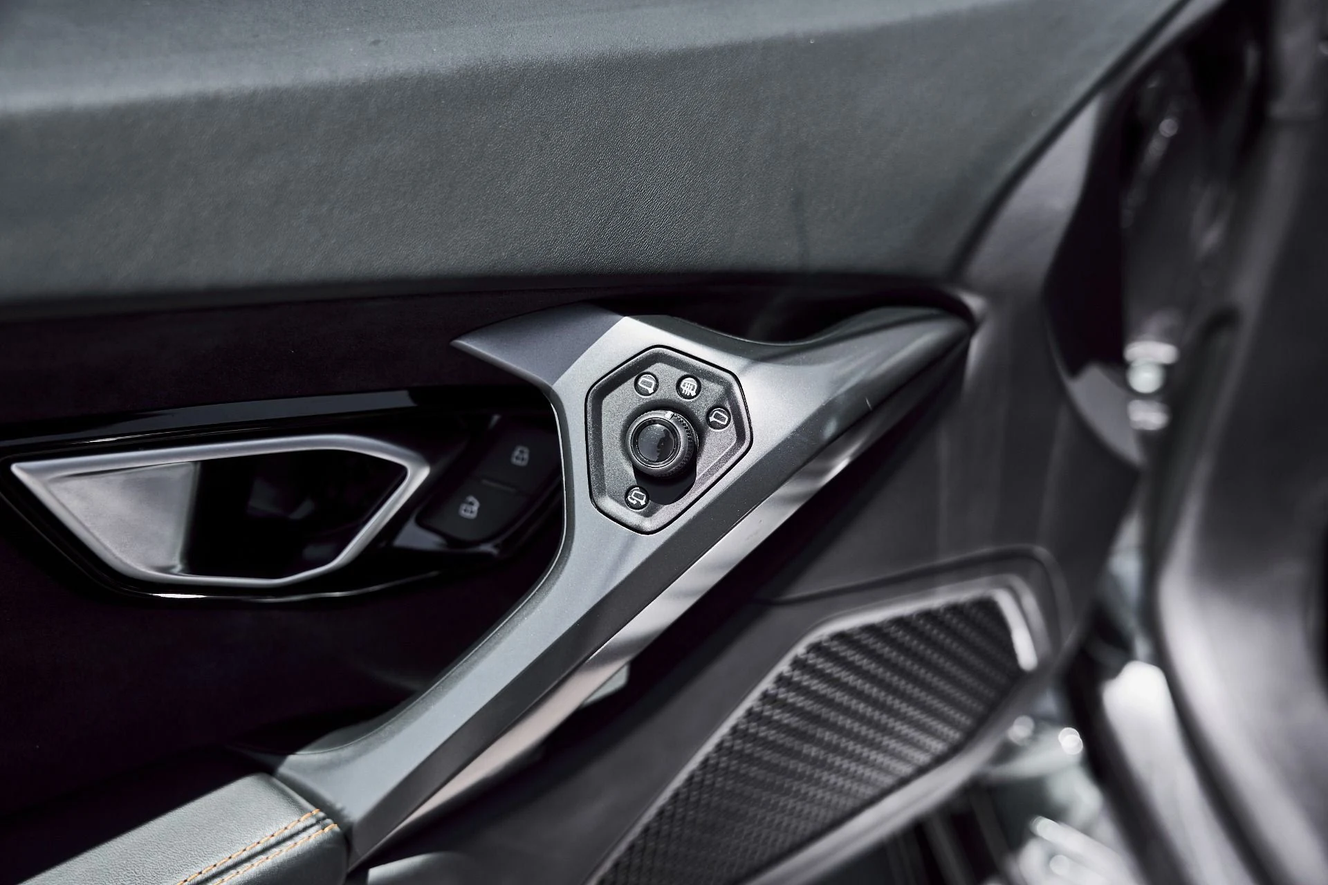 mph035_913852439_Used_2021_Lamborghini_Huracan_EVO_Base_1780708733_e7c03cbe37