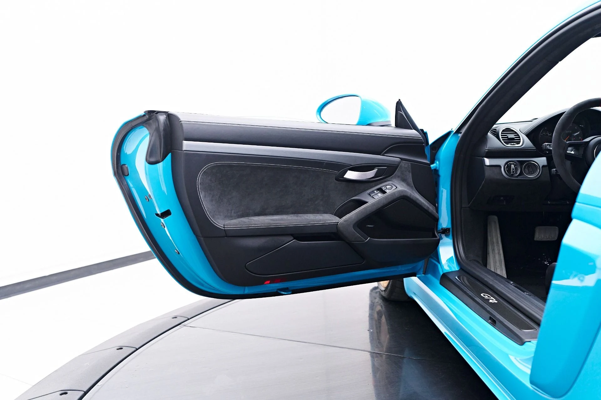 mph035_918510704_Used_2021_Porsche_718_Cayman_GT_4_1753215060_4c055dae7b