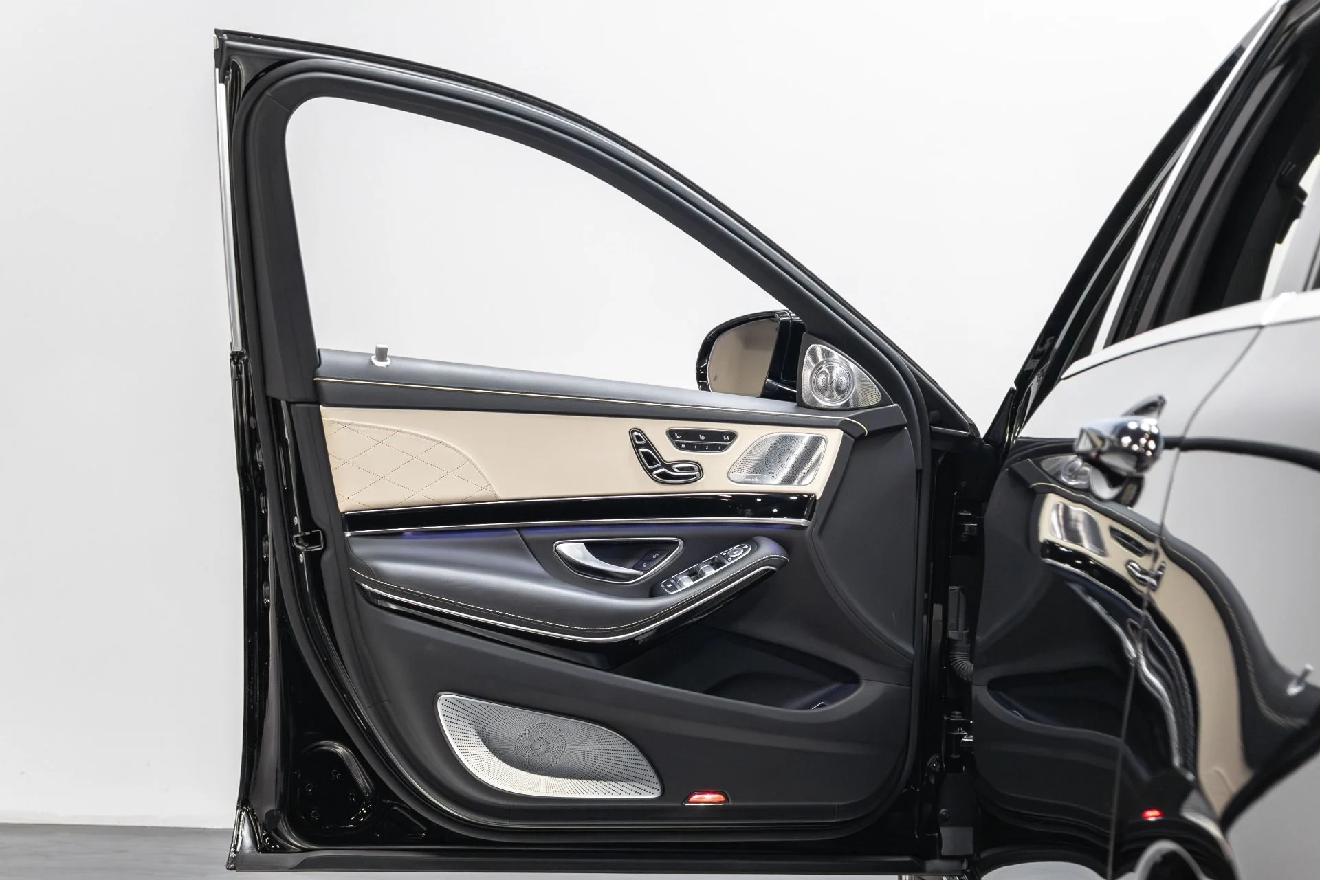 mph035_919758295_Used_2016_Mercedes_Benz_S_Class_Maybach_S_600_1763586066_1129d084fd