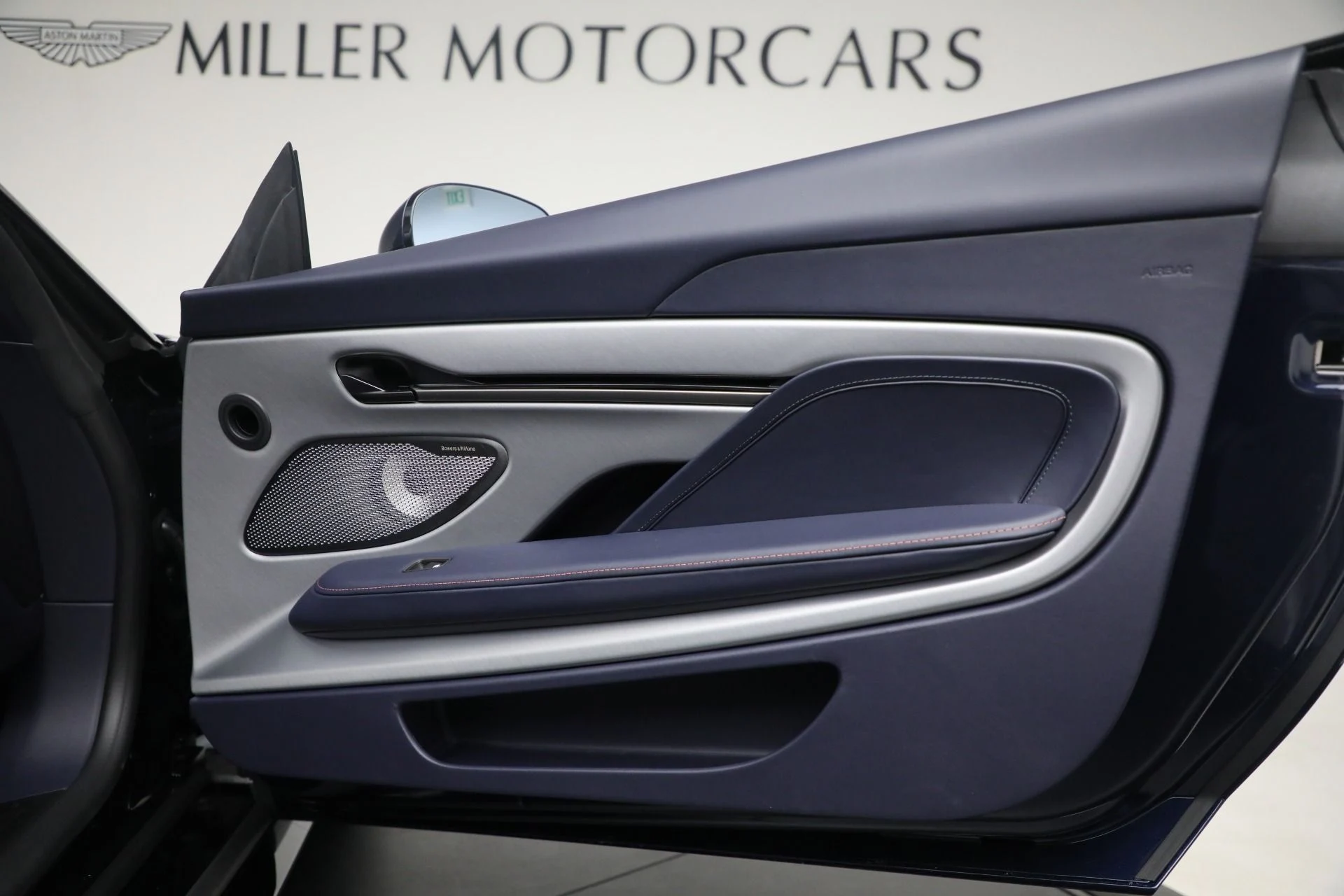 mph035_920599499_New_2026_Aston_Martin_Vanquish_Volante_1762784361_652d86384a